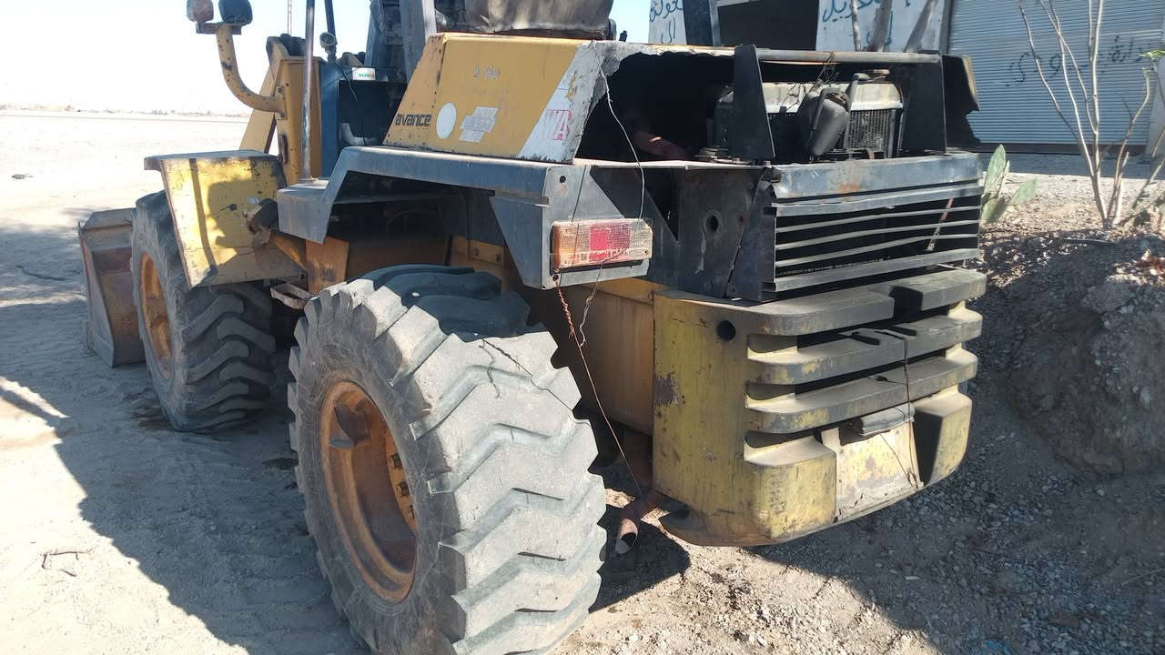 السلام عليكم شفل للبيع كوماتسو مكفول من كلشي بس فقط بي دخان قوي مال بم وبي فطر بل شاصي مصلح باج  رقم بغداد منفيس كامل اوراق  مضخات كله قويه سعر 75 بي مجال قليل مكان ديالى ناحيه السلام ***********
