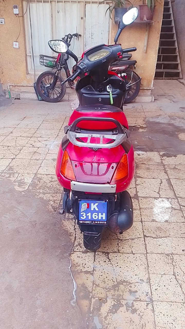 سلام عليكم دراجه سبيسي دراجه نضيفه وحله من الصور دراجه سلف هندر كهربائيات كلهن شغاله مكن بغداد شراي يتصل على الرقم ***********
