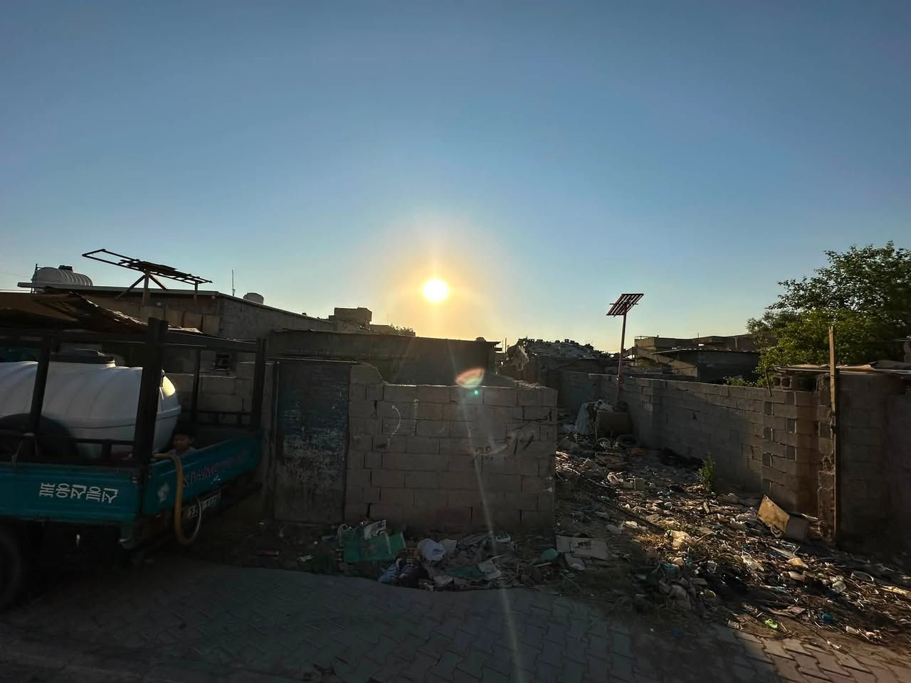 السلام عليكم  قطعه مع بيت صغير  150 متر في منطقه الفضيليه حي القدس خلف مستشفى الفضيليه العام  واجه11نزال 15  السعر اتصل وبيك خير وتدلل ***********
