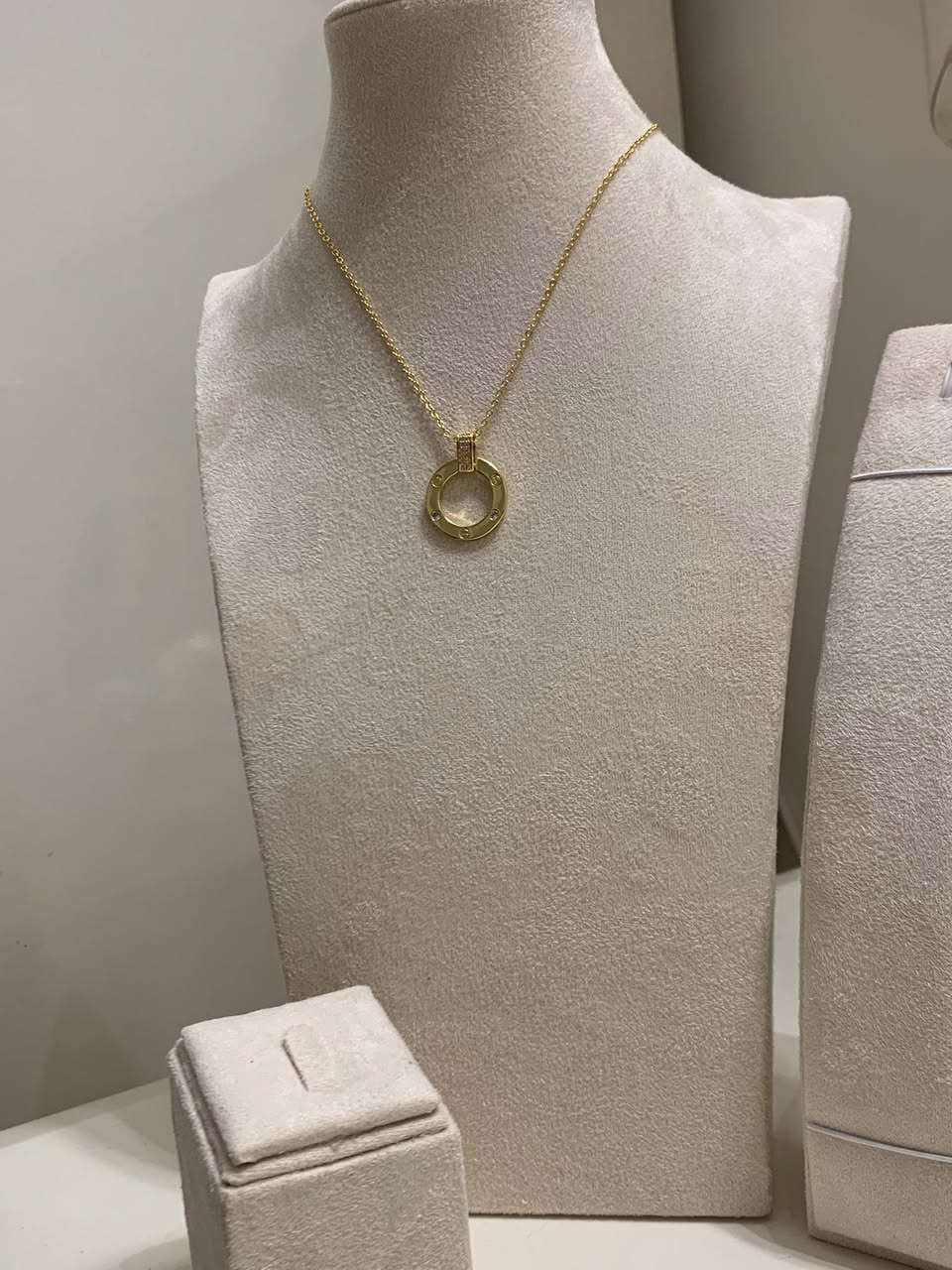 بنات ذهب اصلي خليجي ضمان سنه مايكشف وانطي ضمان واني مطمأنه دخلو وشوفو الحلويات 😍 
اي شي يعجبكم سكرنو ودزوليا خاص 
ملاحضه اني من بغداد وعندي توصيل بسمايه كلش سهله 💕


**إذا كنت صاحب هذا الإعلان وتريد حذفه لأي سبب، رجاءا أرسل رسالة إلى الدعم الفني**