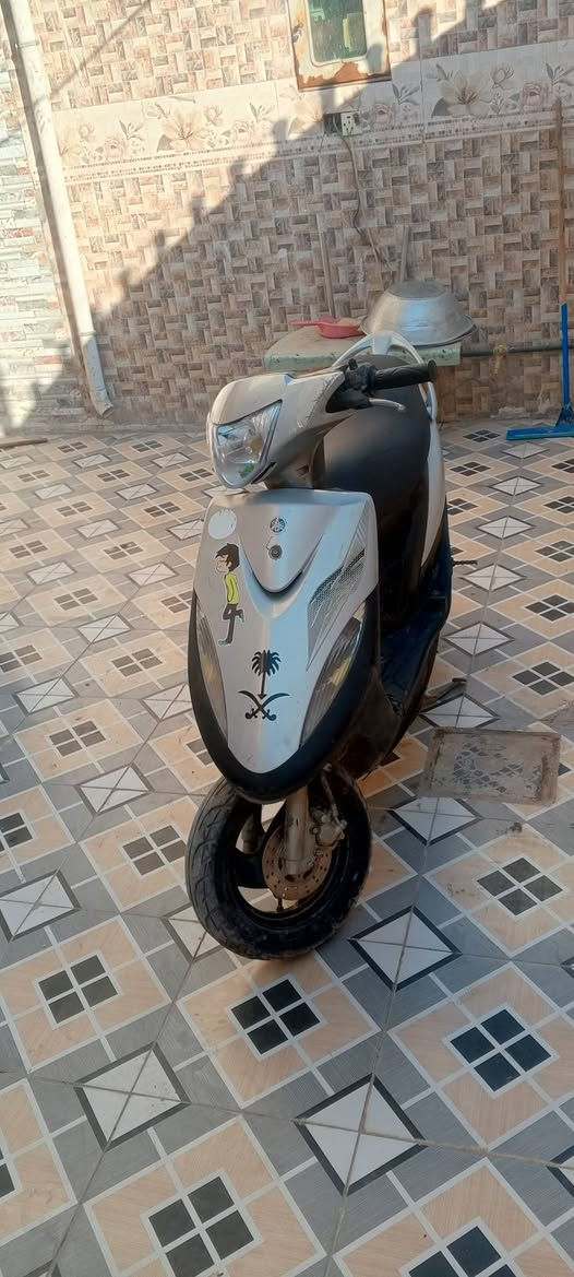 سلام عليكم ماكس عدله للبيع دراجه علا وضعه البلادي كلشي شغال مكينه خرسه سلف هندر كهرباءيات الكفرات ختم واحد ويا المكينه صارله فتره من طالعه من الرمبه المكان حله قضاء القاسم الرقم ***********
