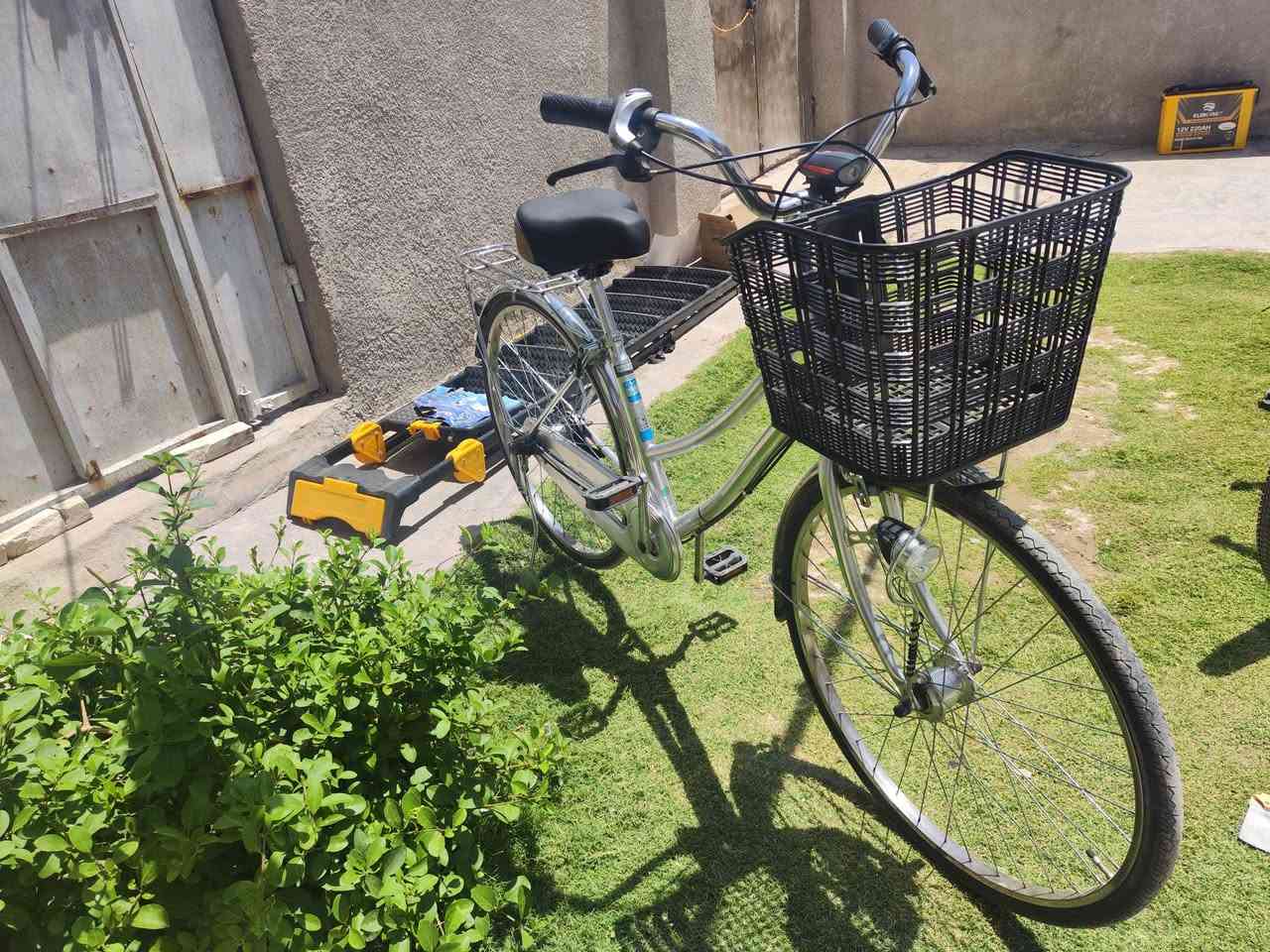 🚲 دراجة ياباني أصلية 100% BAA – استعمال خفيف جداً
🚲 بايسكل ياباني أصلي BAA للبيع
دراجة يابانية أصلية من شركة معتمدة BAA، معروفة بجودة التصنيع العالية والمتانة والاعتمادية. الدراجة بحالة ممتازة جداً ونظيفة، تم استخدامها بشكل خفيف فقط ومحفوظة بشكل جيد.
✔️ صناعة يابانية أصلية
✔️ مطابقة لمعايير السلامة والبيئة (BAA)
✔️ هيكل قوي ومتين
✔️ فرامل شغالة بشكل ممتاز
✔️ جاهزة للاستخدام بدون أي مشاكل
الدراجة مريحة في القيادة وتناسب الاستخدام اليومي داخل المدينة أو التنقلات القصيرة.


**إذا كنت صاحب هذا الإعلان وتريد حذفه لأي سبب، رجاءا أرسل رسالة إلى الدعم الفني**