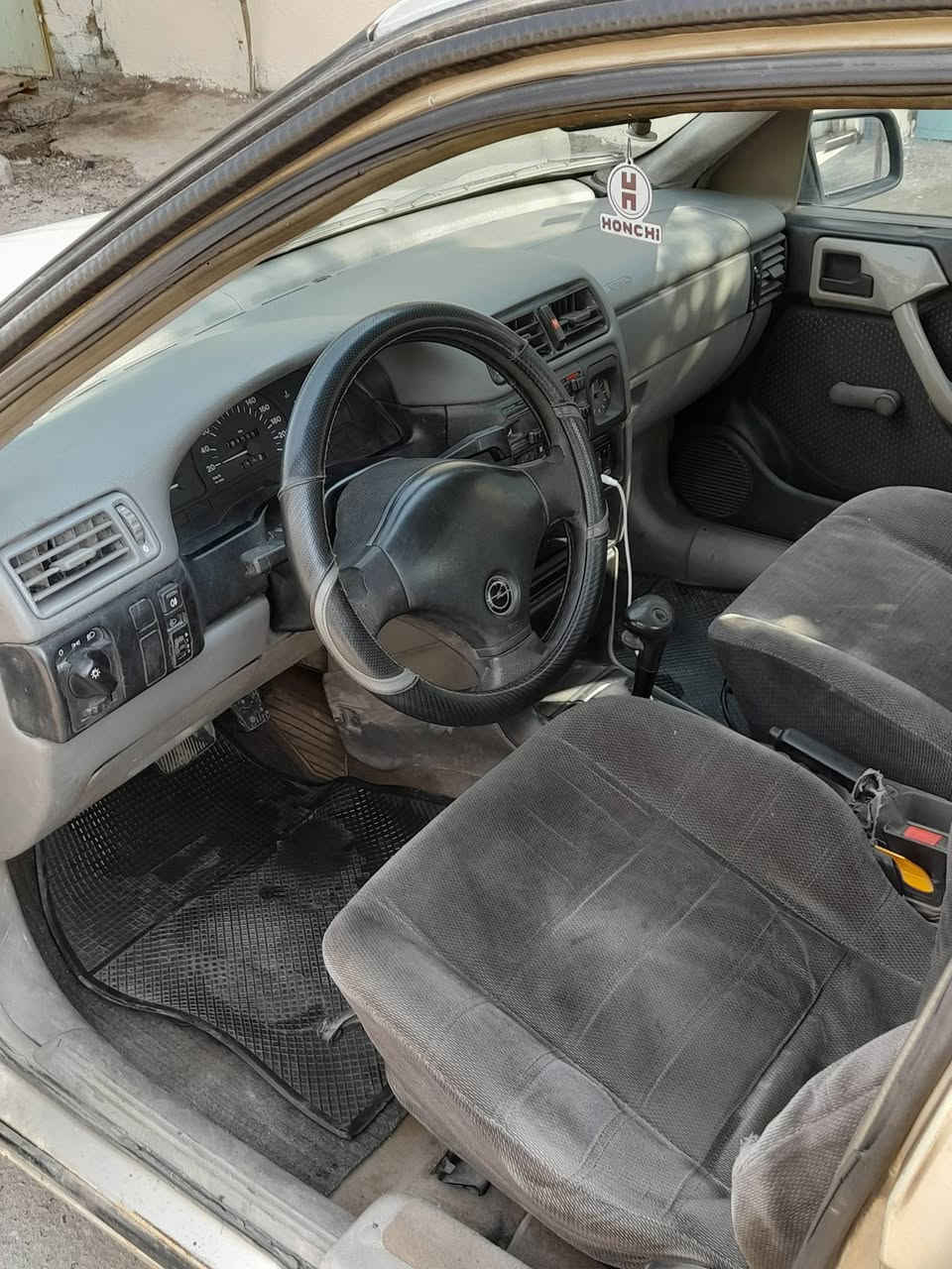 اوبل فيكترا موديل 1990حجم 20 رقم بغداد هزه جديدة  گيراوتوماتيك تبريد عاطل 
سنوية 2025
گيرمحرك تاخم صدر كله جديد  بشرط سياره جاهز ببه طخة بالجاملغ الخلفي  
نظام ABS اربع دسكات 
مكان بغداد البلديات 
االسعر 35 
***********
