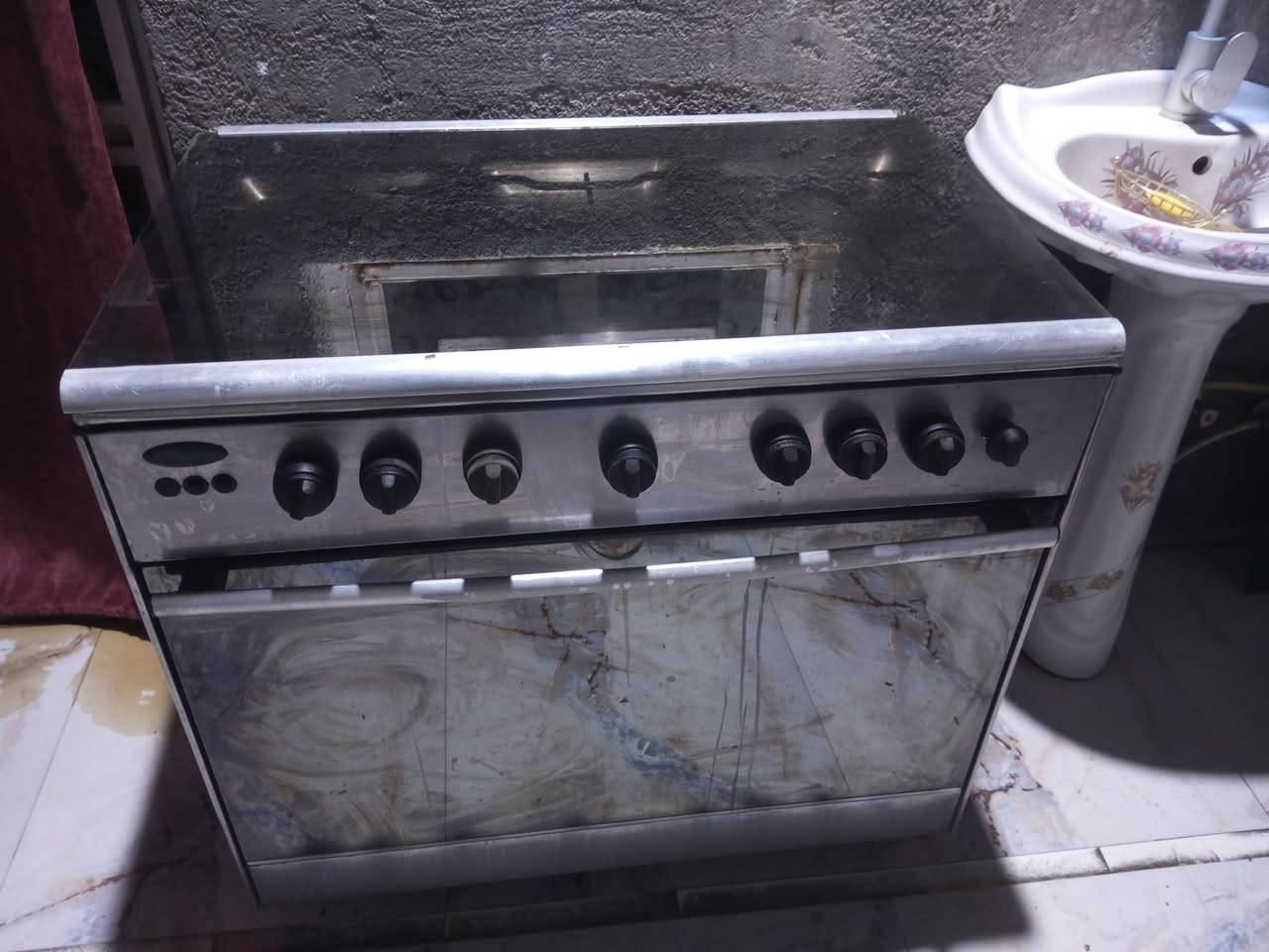 اغراض للبيع بسعر مناسب نظيفات جدا الطباخ ايطالي شغال فرن وعيون شرط ماطورات وياهن كل واحد بوستر فصلة يعني من ينترس التانكي يطفة الماطور واذا ماكو ماي هم يطفة جهاز بخاخ مزيل للدهون كهربائي صحن جديد مامستخدم وقلاية المكان حي التضحية شارع العلوة واتساب خاص مفتوح ***********
