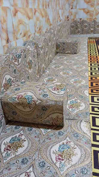 جلسه للبيع  العنوان البصره قرب محطة مشمشه ناحية المصطفى 
*********** البصرة
