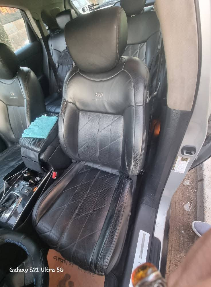 للبيع او المراوس حبايب انفنتي fx37 موديل ١٣ سيارة نظيفة جدآ ومناقصها شي ابد السيارة فوووووول الفول ٤ كامرات حساس امامي خلفي غرفتها جديده صبغ فقط دعامية امامية وخلفية السيارة خير من الله شغل واطلع واي نقص مابيها حتى حجرات بيها الجنطة كهرباء مري شفط ٩ سماعات ودمام بالصندوك  السعر ١٣٠ وبيها مجال***********
