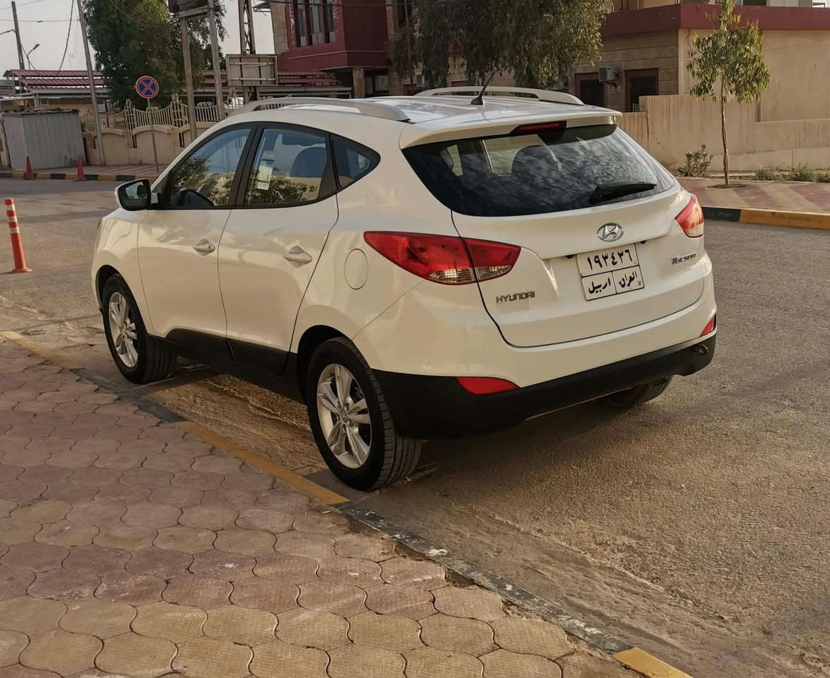 توسان موديل  2011 خليجي
محرك 2400 دوش
بيها جاملغ عكس السائق صبغ وبنيد مبدل بلادي بدون صبغ 
محرك مفتوح بس گازگيت على ايدي شرط
ماشيه 277 الف كم
 السعر 135 وبيها مجال بسيط
وترهم مقدمه والباقي مده
للاستفسار
***********
