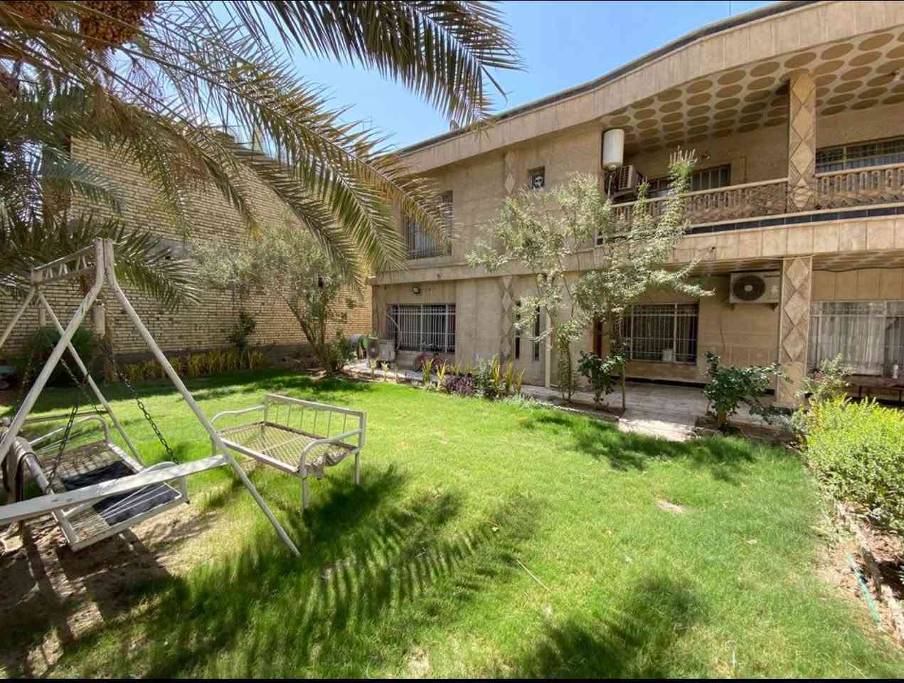 للبيع
دار سكن في البلديات مساحة 480 م جاهز للسكن طابقين مع الاثات
يمكن بيع مساحة 120 او كامل 
واجه 16 نزال 30 
شارع المصرف رابع فرع بعد المصرف 
يحتوي على :
غرف :6
هول واستقبال
حمامات : 5
مطبخ : 2
حديقة امامية كبيرة
وخلفية كبيرة + مخزن ساندوش بنل 

الدار قابل للتقسيم  الى دارين بسهولة
يصلح ان يكون روضة او مدرسة او مجمع طبي السعر 2,100,000 د.ع للمتر المربع قابل للتفاوض

*********** 
ياسر
