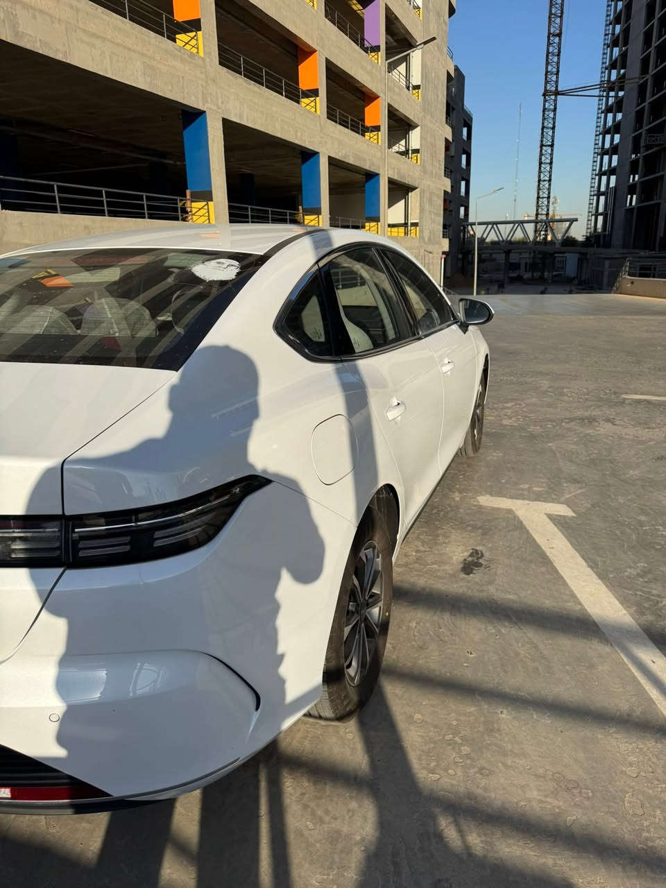 السلام عليكم عندي بي واي ديستيروي ماشيه 5400km السياره جديده وحلوه وهذا سونارها كل غراضها موجوده السياره ب اسمي مكانها المنصور بوابه العراق  السعر ١٩٦٠٠ بيها مجال رقم تليفون ***********
