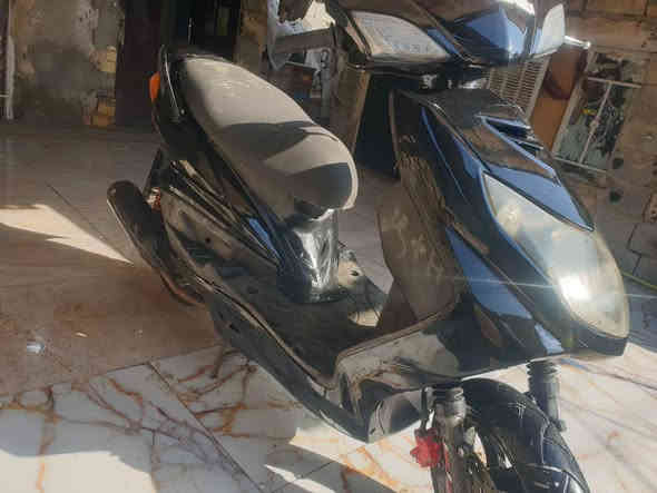 السلام عليكم دراجه سكنس فحل كابريتر نكره بكل وقت شلعه معدل فوول شغاله كلها نقص باتري فقط جيب باتري غير شي اني اتحمله دراجه كفرها واحد ع واحد وملحه السعر ٤٥٠ قفل مكاني بغداد شعله 
*********** بغداد
