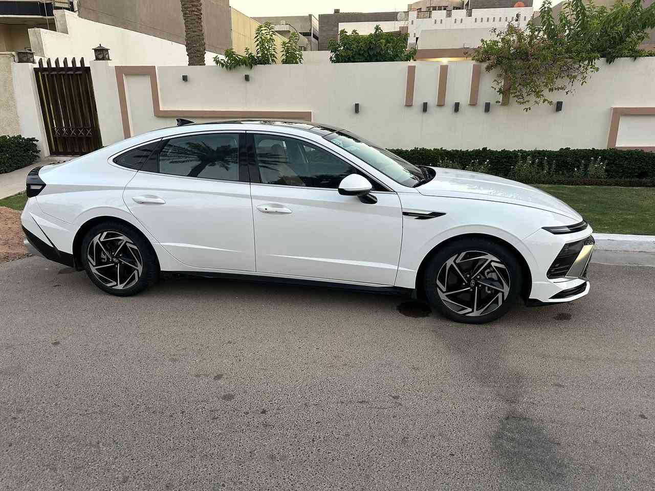 سوناتا 2024 للبيع
خليجي وكالة الت ساك
بعده بضمان الوكالة
مكفولة من الصبغ
بيه بارد على كد اصبعين بحافة الجاملغ 
والسونار منشور بالصور
ماشية 36.500 كيلو 
فول مواصفات 
اعلى فئة بالوكالة
محرك 2500 بانزين 
بانوراما
جلد داخل قرميدي
حساسات 
كامرة 
تحكمات
رادار
كير تعليك
تبريد منفصل قطعتين 
بردات
وكثير من المواصفات 
رقم بغداد 
باسمي وتحويل ثاني يوم والهزة والفحص جديد

السعر 225$ ورقة وبيه مجال

 العنوان بغداد اليرموك

***********
