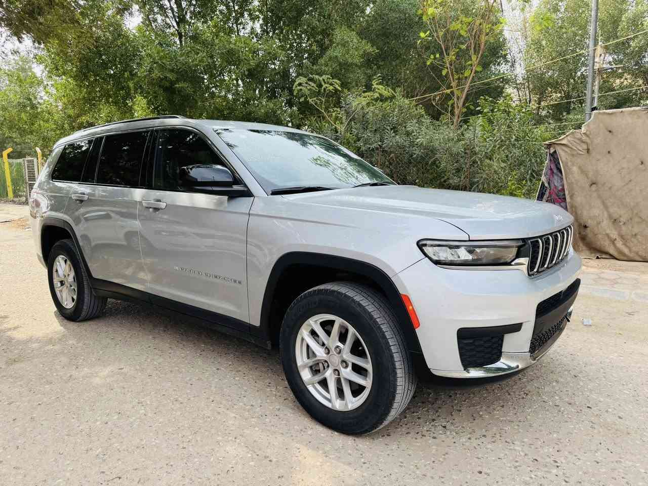 السلام عليكم  جيب كراند  شيروكي  مديل  ٢٠٢٤ فتحه  بالسقف  ٧راكب  ٦ سلندر  شاشه  كبيره  شفتات ستيرن كامره وباقي  المواصفات المعروفه سياره  مكفوله من الصبغ  ولتبديل  فحص  السونار  موجود  وي  لصور  بيع او مراوس  مرقم  بغداد مكان  لسياره  ناصريه مركز المدينه  السعر ٢٩٠ يعني  ٢٩ الف دولار للستفسار اكثر الاتصال عل الرقم *********** موجود وتساب
