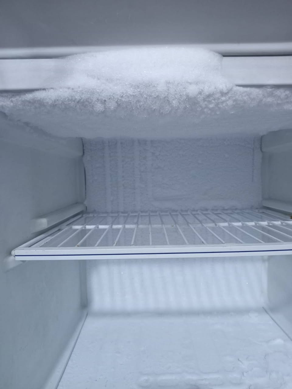 ثلاجه 9قدم عارضه 150.  / ***********
