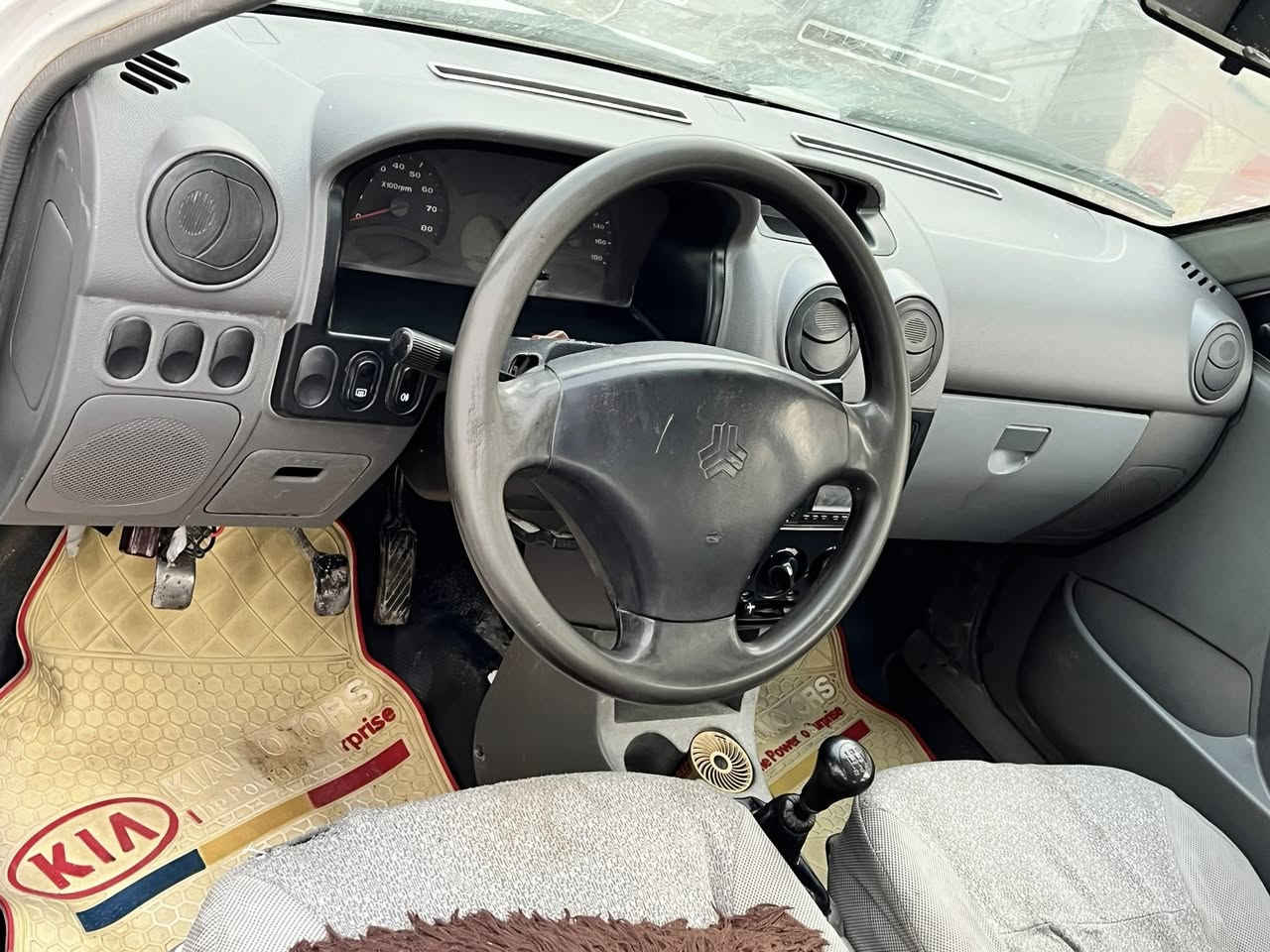 سلام عليكم سايبا مديل ٢٠١٤كير مكفول مكينه بيها خربطه خسلته وكامت تخربط برانكيت نضيف لا طك ولا لحيم مكفوله من الضربه كهربائيات شغاله تخم تاير جديد دواخل جديده بيه رشات صبغ سيارا مابيه خياس سعرها ٢٨وبيها مجال شي قليل والي مايعجبه السعر يصلي على محمد مكاني بصره زبير ***********
