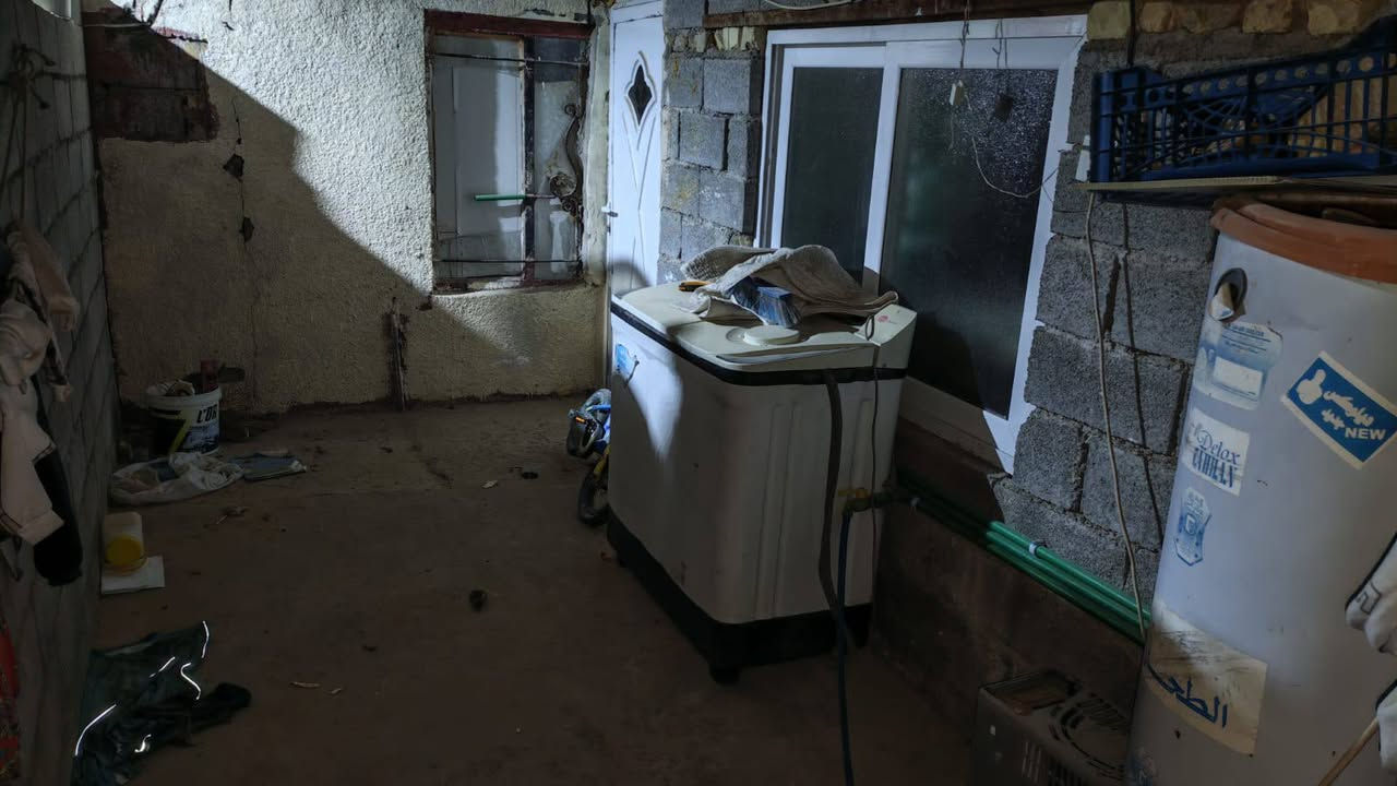 🏡 للبيع – بيت تجاوز مرتب وجاهز للسكن
يُعرض للبيع بيت تجاوز بمساحة 75 متر²، مرتب وجاهز للسكن، ولا يحتاج أي مصاريف إضافية.

مواصفات البيت:

غرفة نوم.

استقبال (صالة).

مطبخ.

حمام.

حوش مرتب.

✅ البيت جديد وكامل مكمل. ✅ الكهرباء متوفرة. ✅ الماء متوفر. ✅ المجاري جاهزة. ✅ جاهز للسكن مباشرة.

للاستفسار أو المعاينة، يُرجى التواصل على الخاص.***********

السعر 5,700وبي مجال للبيت كامل من كل نواحي. 
 
العنوان الشعلة الغربي فوج اطوارة
