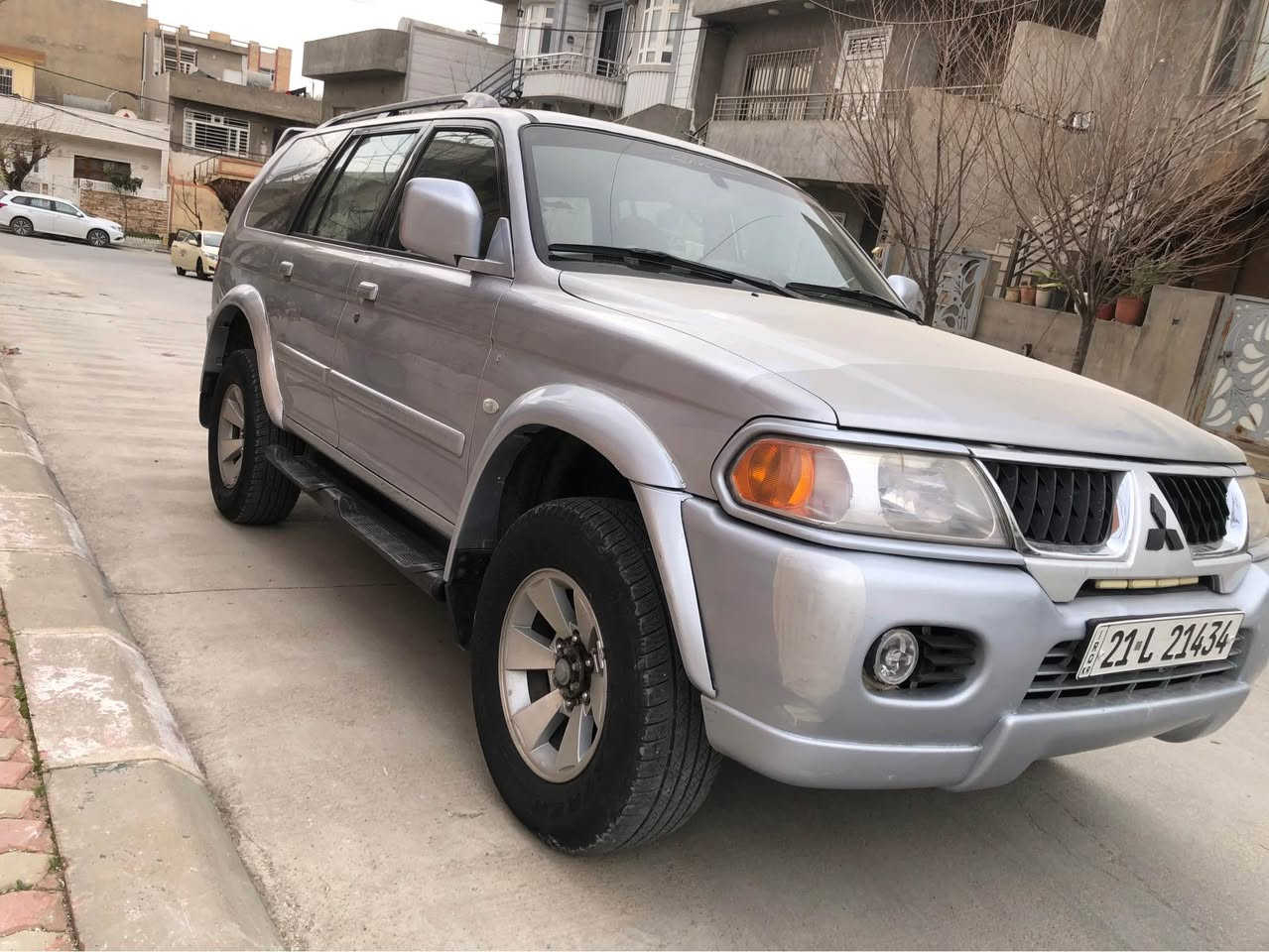 سلام علیکم 
ناتیفا ٢٠٠٦
ده بل اكسل 
اوتوماتيك جام كاره با
ويل كەب 
به س ده رگاي دواوه صندوق بوياخه 
سه نه وي و رقم تازه
گێڕ و مەکینەو ئەکسل بە شەرت زۆر مەزبوت
سەیارەکە ماڵی دۆستە  بێ مەسروفە 
نرخی ٨٧ گەڵا و مجال

***********
لە سلێمانی السليمانية, العراق
