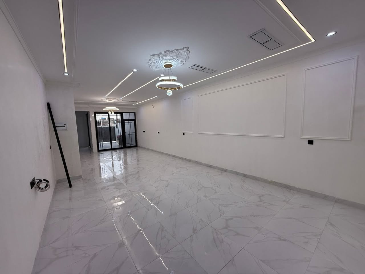 منزلين للبيع في منطقة خمسه حصاروك 125متر مقابيل حديقه قرب شارع 120 ومجدي مول للتواصل *********** واتساب
