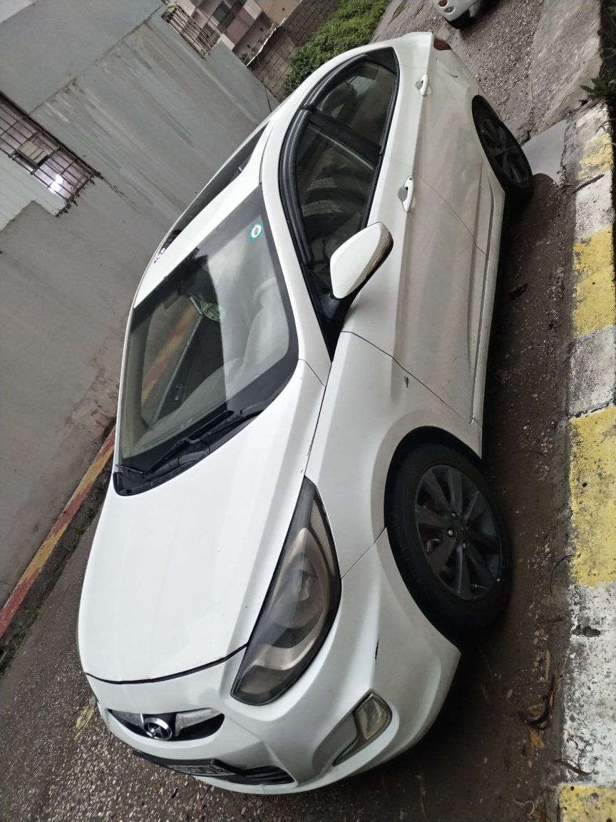 سلام عليكم للبيع اكسنت موديل 11فول مواصفات فوك البلو مكينة 16 فتحة تحكمات فول ضررها خلفي مال تحرير بيها قطع صبغ ابيع حزام رقمها نينوى انكليزي باسمي سعر 82 وبيها مجال 
***********
