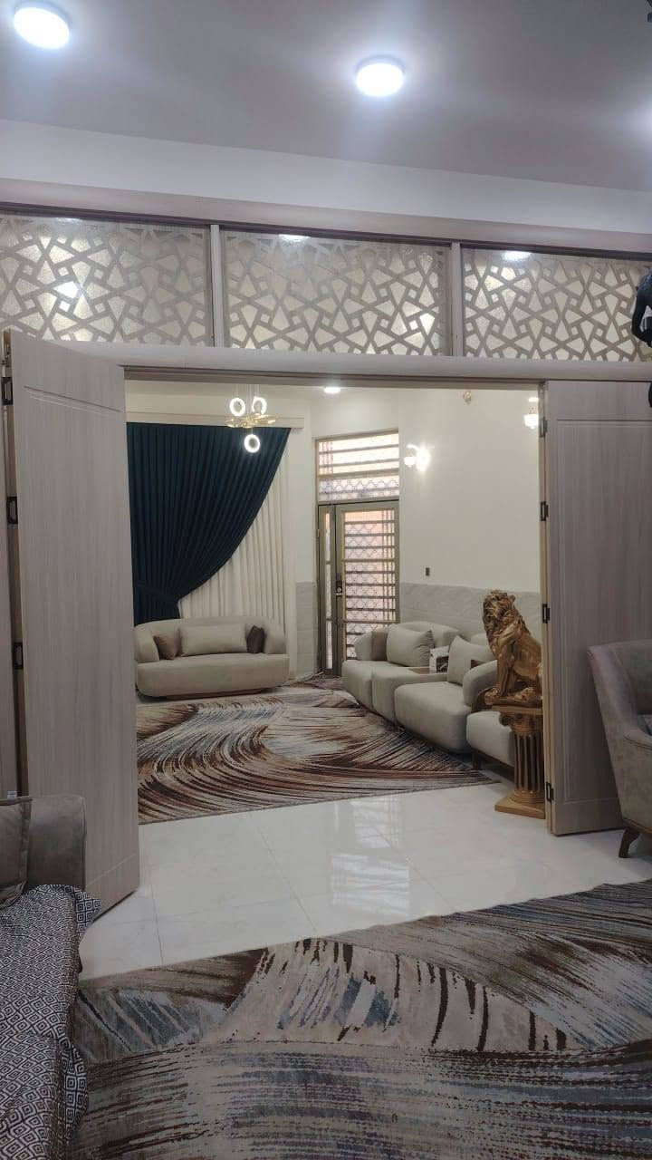 (🧿بيت للبيع طابو صرف🧿)
✅مساحه125 متر 
✅مكانه نجف مجمع بيتي مقابيل مجمع لميرات
———————————————————- 
البيت نضام تبريد مركزي تسيس  كامرات وتسيس منضمه غاز 

———————————————
طابق واحد

جميع لخدمات متوفرء 
✅ماي كهرباء مدارس 
يتكون صاله ستقبال مطبخ غرفه صحيات طابوك جمهوري صب كونكريت 
——————————————
سند بسم المالك 
السعر خاص 
باقي التفاصيل ***********
