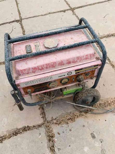 مولدة للبيع 
20امبير ملف نحاس  سلف بطارية شغال 
 كور بيها عاطل فقط
السعر ٨٥وبيه مجال لاستفسار مراسلة الصفحة خاص او الاتصال على الرقم *********** 
العنوان الديوانية
