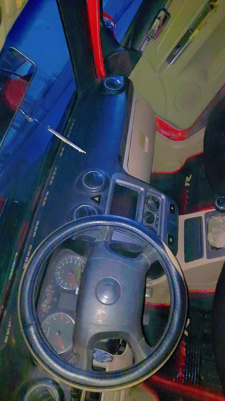 السلام عليكم اخوتي السياره بسمي بيها كاربون رقم نينوى خصوصي تبريد شغال وتدفأى شغاله مصبوغه عام فقط جماليه الرقم *********** 
الموقع بلموصل
