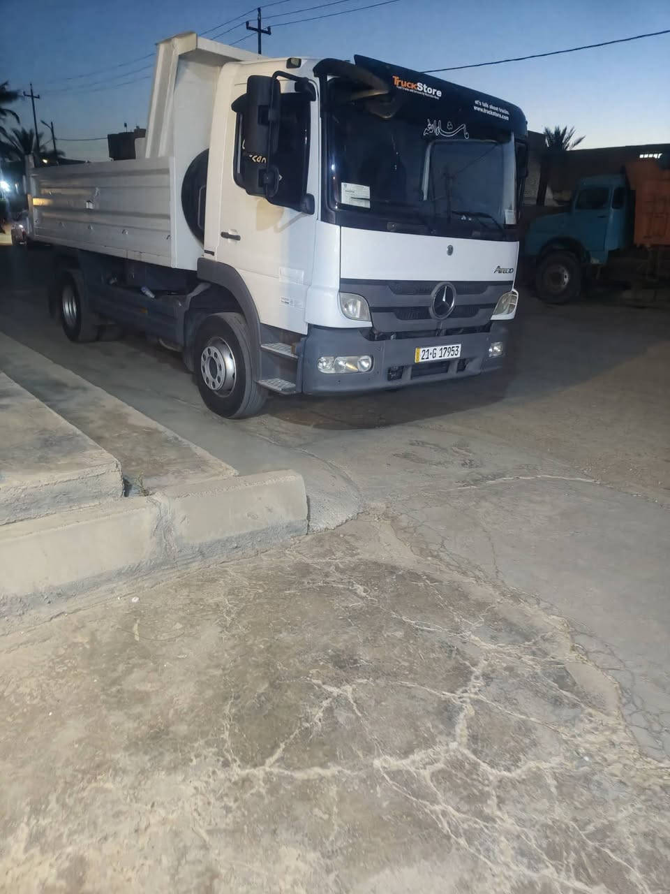 السلام عليكم اتيكو للبيع موديل 2013 الحجم 8 برغي مكينه 6 مقفوله***********
