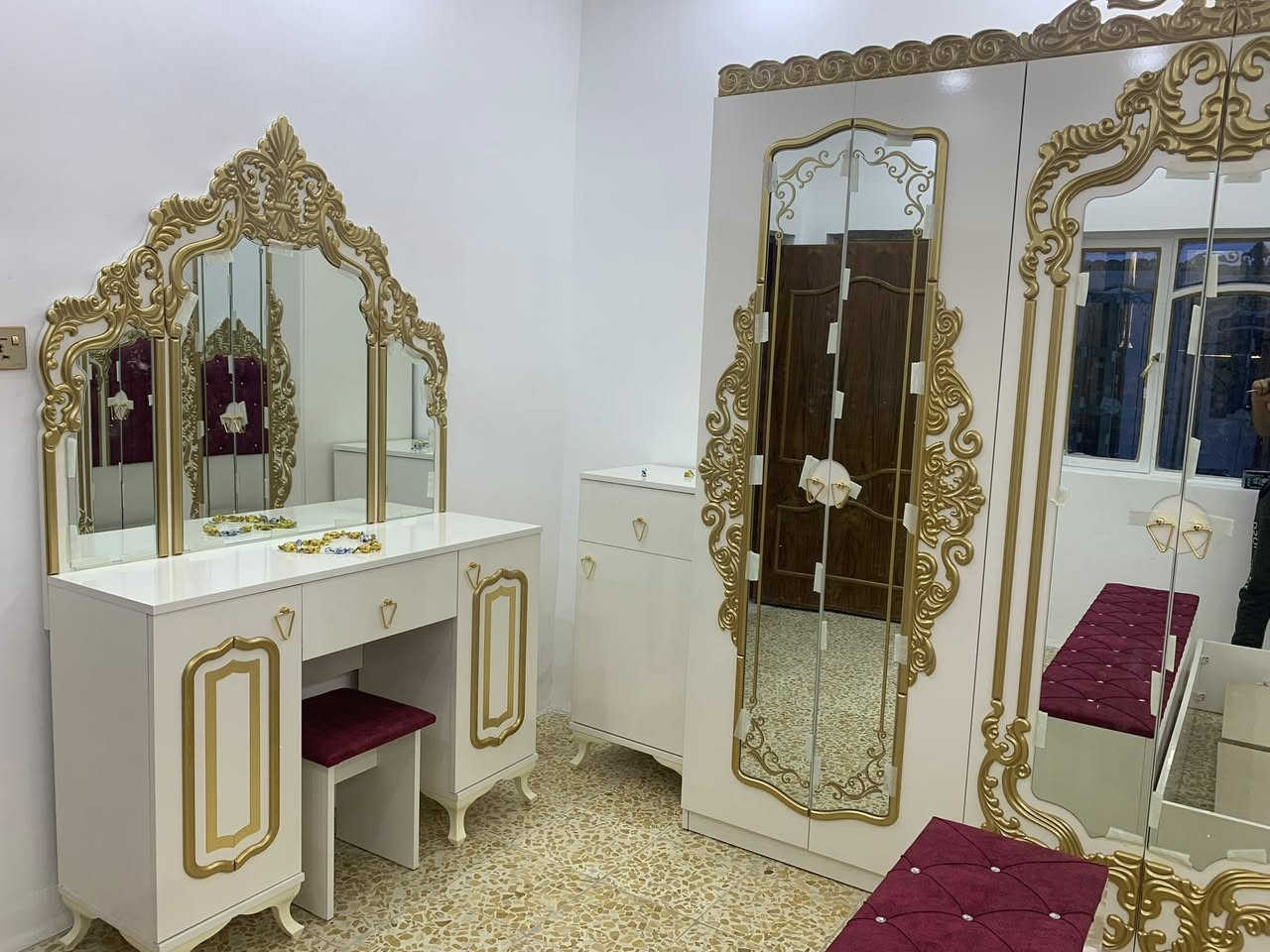 غرفه نوم تركية جديدة غير مستخدمه فقط مشدودة بالغرفه للبيع قيم واخذ *********** واتساب
