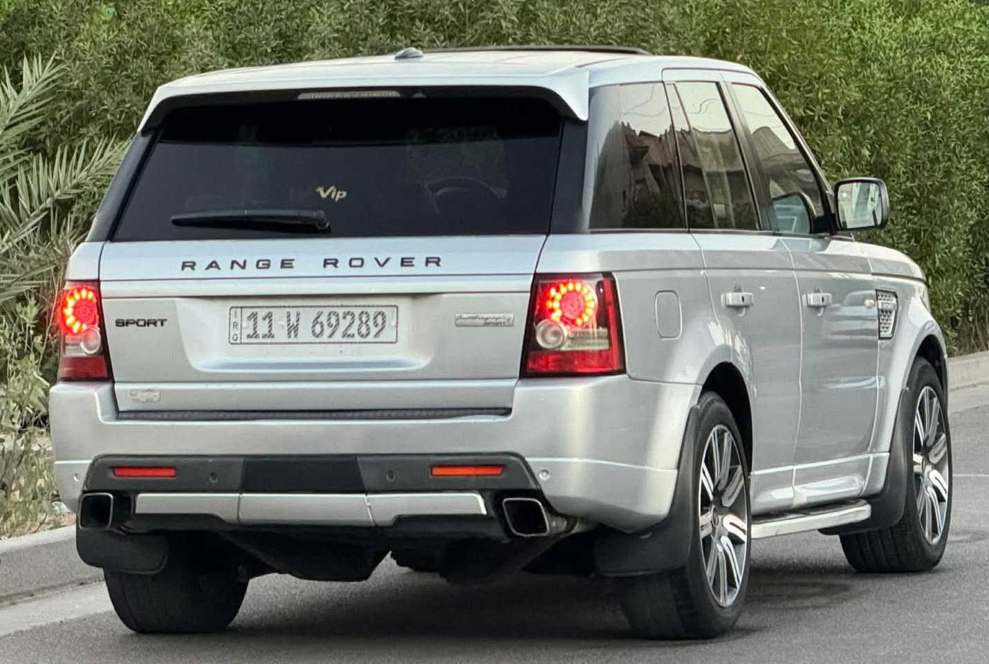 رانج روفر سبورت (للبيع)
8 سلندر بدون سوبر المرغوب مكفولة 

Range Rover sport 

السعر  ١٢٥وبيهة مجال 

رقم بغداد الجديد تحويل مباشر

موديل 2012

((( السيارة بيها قطع صبغ ابيع حزام ))) 

فول مواصفات

بصمه

كشنات جلد

دشبول ديجيتال

 داخل صاج

داخل لونين

شاشه اماميه

سيدي DVD

كاميرا دوارة

مثبت سرعته

تحكم استيرن جهتين

هيتر بلستيرن

 صندوك شفط

لايت داينمك

لايت زنون

كشاف زنون

كشنات جلد

كشنات كهرباء 

كشنات خزن ميموري

سترين كهرباء التحكم

إناره ترحيب مرآة

حساسات امامي

حساسات خلفي

حساس امطار 

جكات جوبليس 4 اطارات 

فتحة سقف 

رادار مرآة 

تبريد قطعتين 

امامي خلفي 

هاند بريك Auto بصمه

 5انظمة قيادة 

دفع رباعي

12سماعه🎧

ويل 20

8ارباك

 سبير ويل كب 

دبل اكزوز 

وبيها هواية مواصفات 

مكانها بغداد

***********
