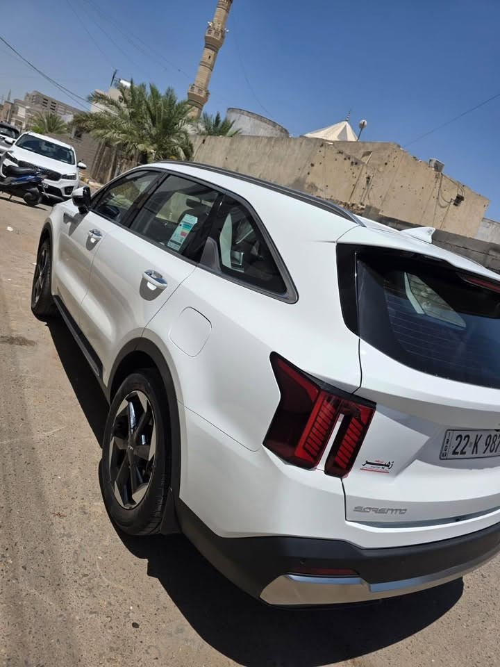 على بركة الله سورنتو 2025 
محرك 6 كفاله عدى الرصعه بصور
كشن كهرباء صندوق كهرباء 
ماشيه 49 الف 
مكان الرمادي 
السعر 277 وبي مجال بسيط
***********
