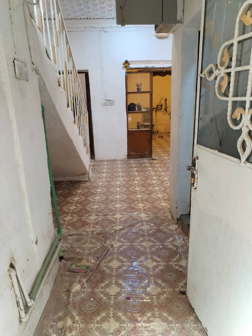 السلام عليكم بيت طابو صرف دولان اللبيع  المساحه ١٠٠ متكون من ٣ غرف نوم أو صاله وممظبخ مجمع صحيات مستعجل عليه العنوان الجلبيه وره روضه الانتصار السعر ٥٠ اوبي مجال قليل الرقم الهاتف  ***********
