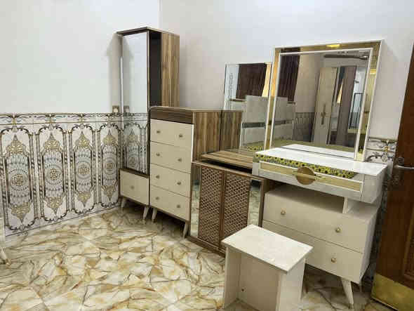 غرفه تركي مودرن التركي الاصلي ٩قطع  شخط مابيه للبيع الاستفسار خاص او ***********
