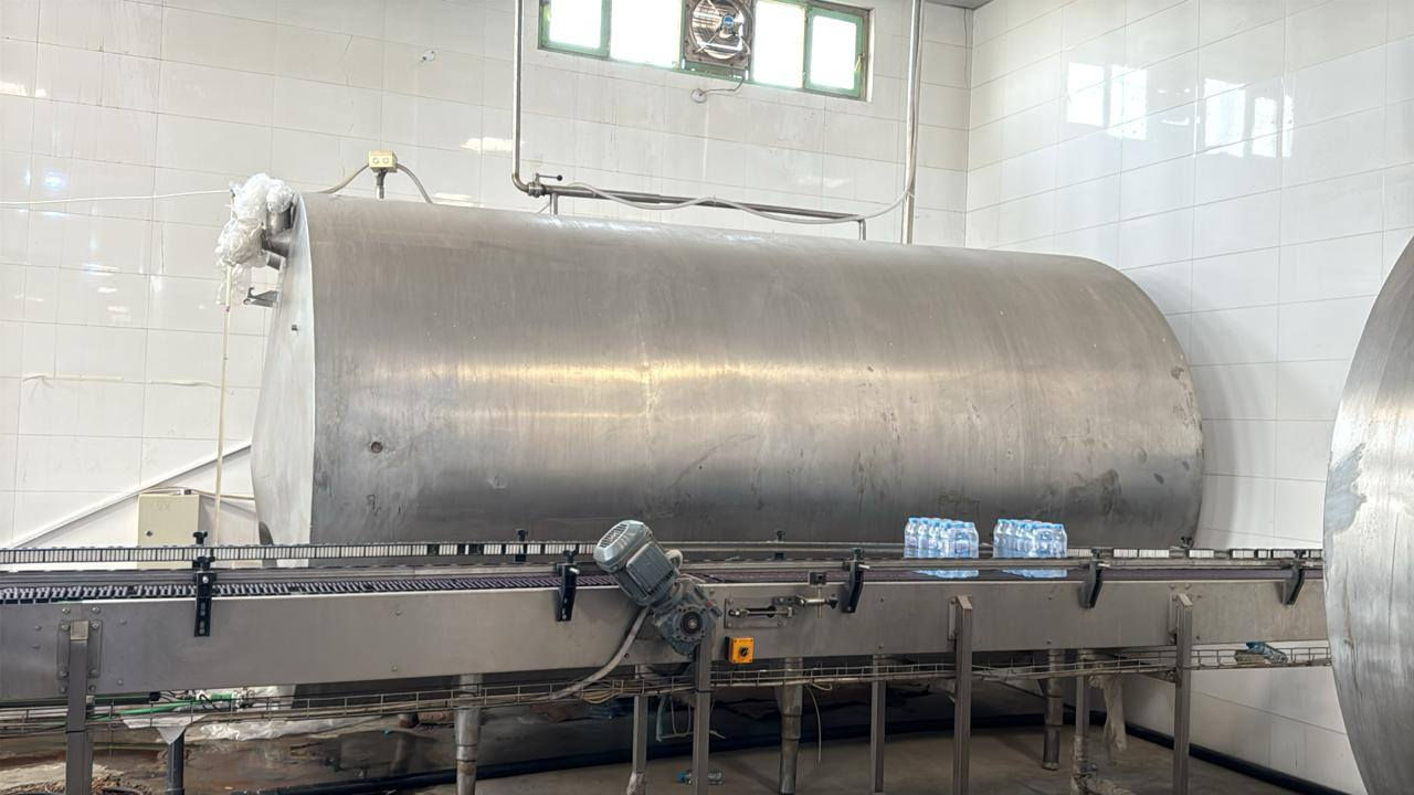 خزان مياه او الابان او مشروبات غازيه جاهز ونضيف بعده جديد سعه 16 طن مكان الخزان الحيانيه بأول لاين في شركه مياه زين زلال فزلات مرشحه كذالك بعدهن جديدات لاتصال على الرقم
للمعرفة السعر ***********
