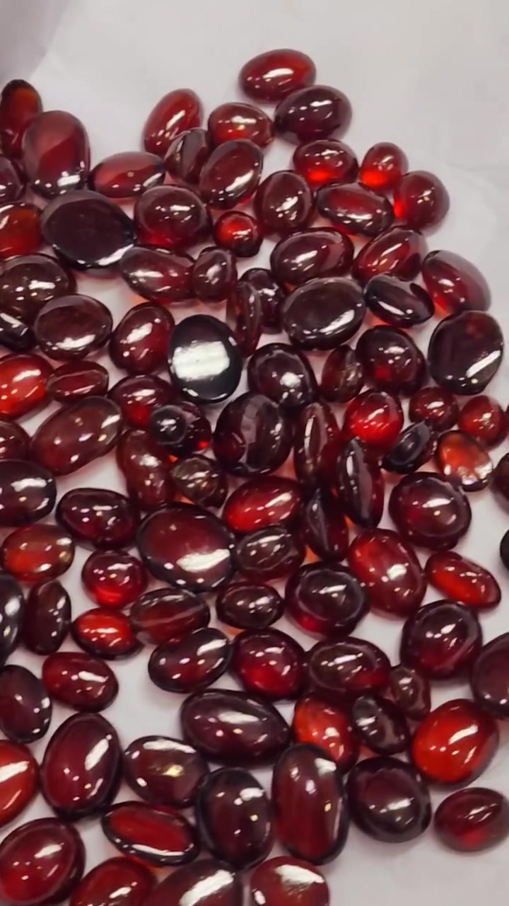 Hasonite cabushan 
100 % natural 
Total wt 1230 ct 
Pis 124 
Lantch 10 mm to 15 mm 
82 usd dollar for all 
Shpping would wide


**إذا كنت صاحب هذا الإعلان وتريد حذفه لأي سبب، رجاءا أرسل رسالة إلى الدعم الفني**