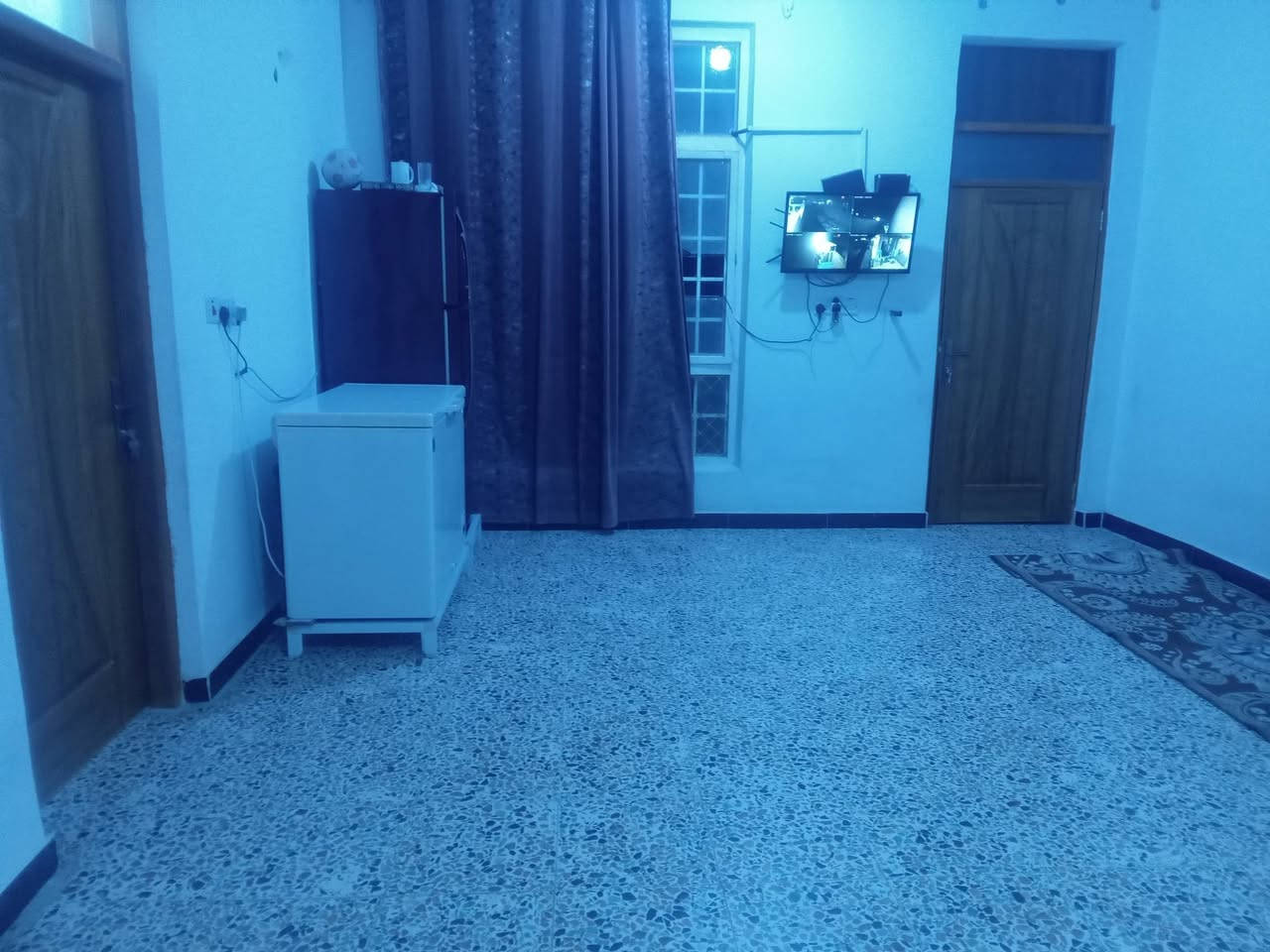 بسم الله الرحمٰن الرحيم 🤍
🏡 بيت للبيع (٢٠٠ متر) بسعر مُناسب 
 المساحة: 200 متر مربع.

 التفاصيل: غرفتين نوم + صالة + مطبخ+ استقبال  + خدمات صحية كاملة .
 الحالة : البيت كامل وجاهز للسكن (ينقصه البيتونة فقط).
***********
 
 الموقع 📍 : [منطقه البيضاء قرب مجمع حمود الزيدي]
