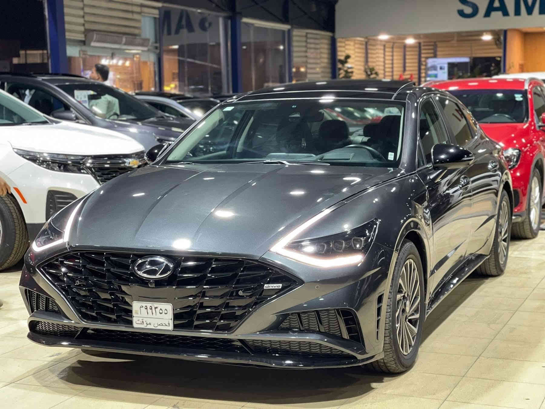 هونداي سوناتا هايبرد لمتدد (كهرباء - بانزين) فول مواصفات
#الموديل : 2023

#الضرر : جاملغ امامي خلفي + بنيد

#المواصفات :

▪️السيارة: هونداي سوناتا Hybrid LIMITED لون رصاصي

▪️المحرك: 2.0L مع محرك كهربائي (اربعة سلندر)

▪️العداد: 47 الف ميل حقيقي

▪️حجم الويل: ويل كب حجم 18 مع طقم تايرات بحالة ممتازة

▪️لايتات اربع عدسات زينون اصل مع حاجب LED مع اشارة LED

▪️بصمات عدد 2 للأبواب مع بصمة تشغيل

▪️عداد ليزري على الزجاجة الامامية

▪️قمارة بانوراما

▪️نظام 5 كامرات

▪️رادار امامي مانع تصادم

▪️حساس امامي اصل

▪️حساس خلفي اصل

▪️رادار جانبي (نقاط عمياء) بالمرايا الجانبية

▪️شاحن لاسلكي

▪️گير شفتر بالستيرن للتحكم بالگير العادي

▪️اشاير بالمرايا الجانبية

▪️كامرة خلفية دوارة اصل مع الستيرن

▪️شاشة الدشبول حجم كبير للتحكم بأيعازات السيارة

▪️كشنات السيارة جلد اسود اصل

▪️گشن ذاكرة (خزن ميموري) لكرسي السائق

▪️تحكم فول كهرباء لكرسي السائق والراكب

▪️تدفئة وتبريد للكشنات الأمامية

▪️تبريد قطعتين امامي وخلفي

▪️گير لمس

▪️تشغيل عن بعد

▪️سستم صوت BOSE

▪️سايد بريك دگمة

▪️تحكم ستيرن جهتين بلوتوث وحاكية وكروس سرعة وتحكم صوت 

▪️نظام ABS مانع انزلاق

السعر المطلوب : 172 ورقة مع المجال

 

الاتصال على : ***********
