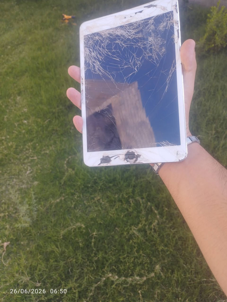 ايباد ميني 5 
ذاكره 128 بطاريه 90
الايباد ابو ابو مشتعل ما انصح احد يأخذه 🙃
فقط يرادله شاشه وشاشته سعره 35 مابي ايكلود ولا بي رمز بس هم مانصح احد يأخذه 
الايباد رايده ب 35 أو مراوس عمي اريد افلش السوك نفس ماكلتلكم دين مباقي برأسه ما انصح احد بي 
مكاني صقلاويه شهداء الثانيه 
*********** واتساب وماسنجر فقط
