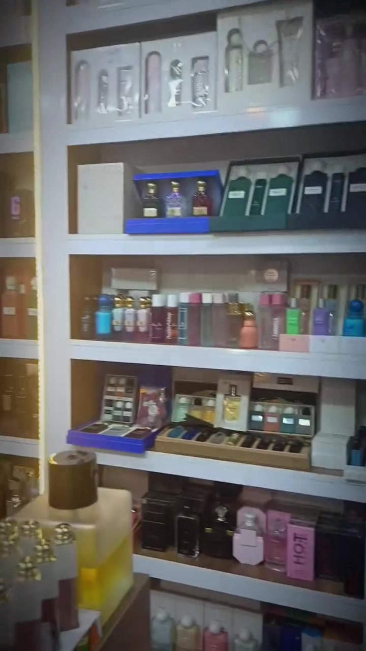 عروض مستمره على كل المنتجات 
كل ماهو جديد متوفر 
العنوان حي العسكري قرب الشاشه 
مقابل اسواق بيت مصطاف 
كوزمتك سنادس 
يوجد توصيل داخل الزبيديه فقط 
يوجد بيع جمله ومفرد


**إذا كنت صاحب هذا الإعلان وتريد حذفه لأي سبب، رجاءا أرسل رسالة إلى الدعم الفني**