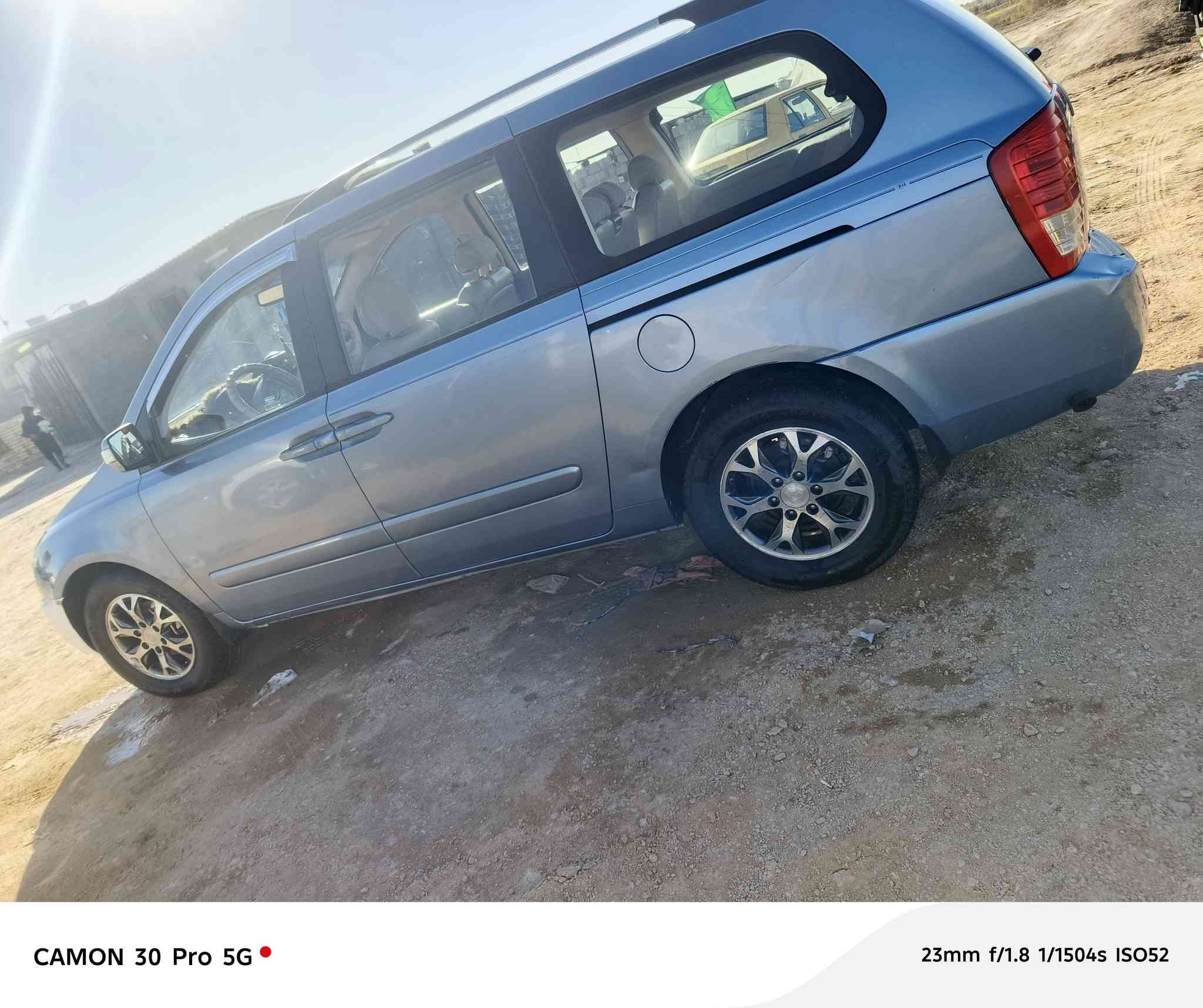 كيا سيدونا للبيع موديل ٢٠١٤ سياره جاهزه بيه منظومة غاز شغاله سعر ١٤٥ تصال *********** السماوه
