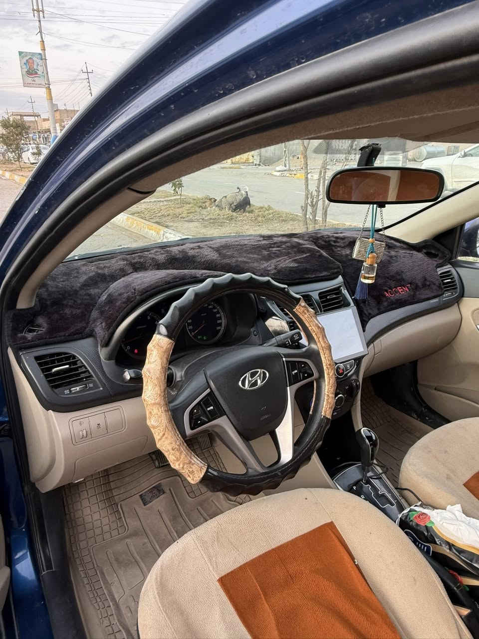 للبيع او مراوس اكسنت خليجي موديل 2017 رقم سليمانيه بسمي سنويه رقم جديد شرط التحويل والغرامات سياره خليجي بيها صفحه السائق صبغ بدون دواخل بدون ايرباك فقط رش محرك كير بشرط ممفتوح بدون صرف ماشيه 185 الف لون ازراق سياره جاهزه من كلشي اربع تايرات جديد صدر جديد تبريد ترفيه بشرط السعر 102$ وبيها مجال حك الجيه مكان السياره بدوز وشراي يتصل على الرقم ***********
