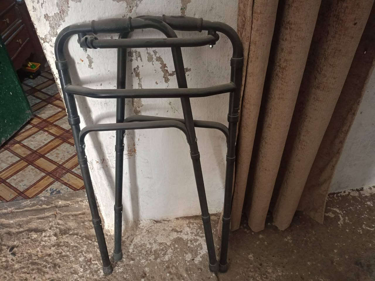 اغراض مستعمله للبيع اسعار مناسبه الرقم للتواصل ***********

