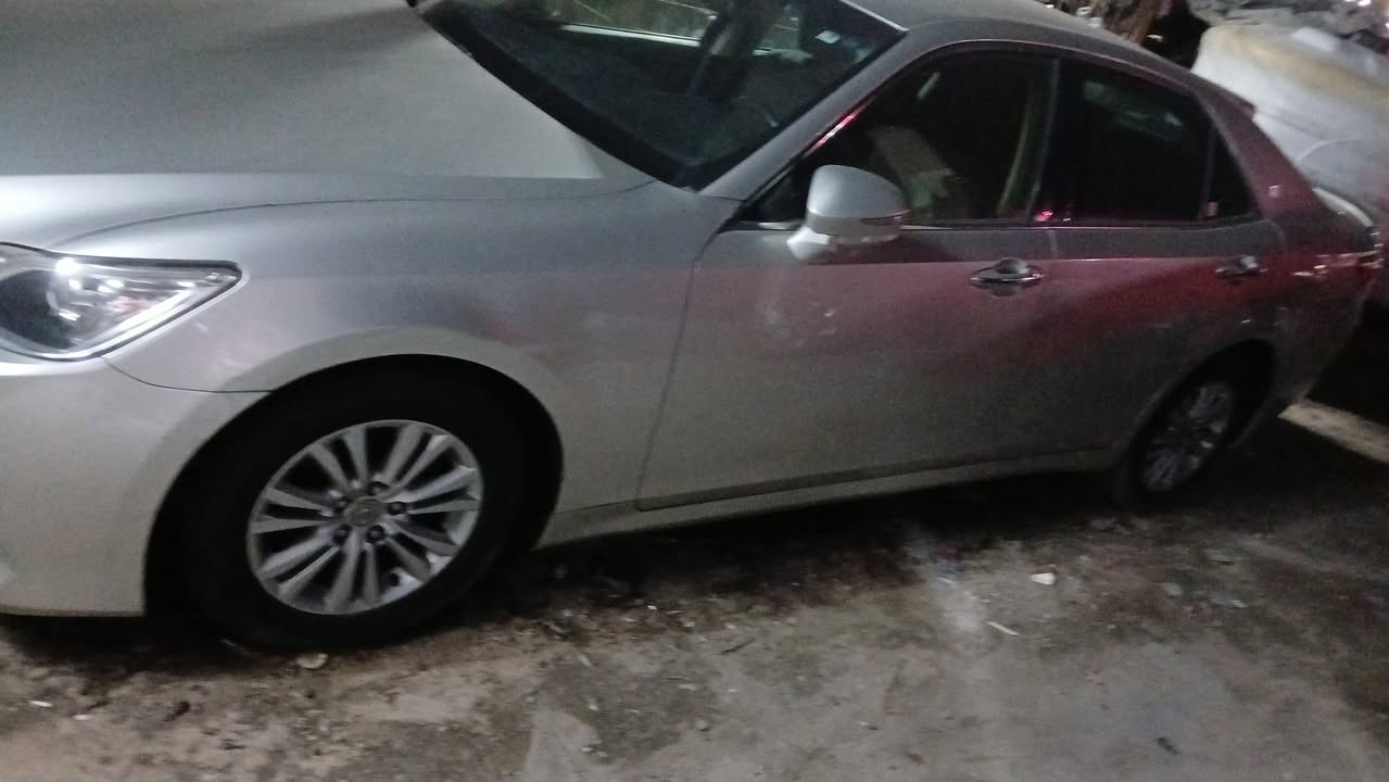 سلام عليكم كروان مويل《 2014》الون سلفي دوخل جوزي كفاله  محرك كير《ضربه كص 》عنوات البصرة)سعر155بيها مجال قليل《***********
