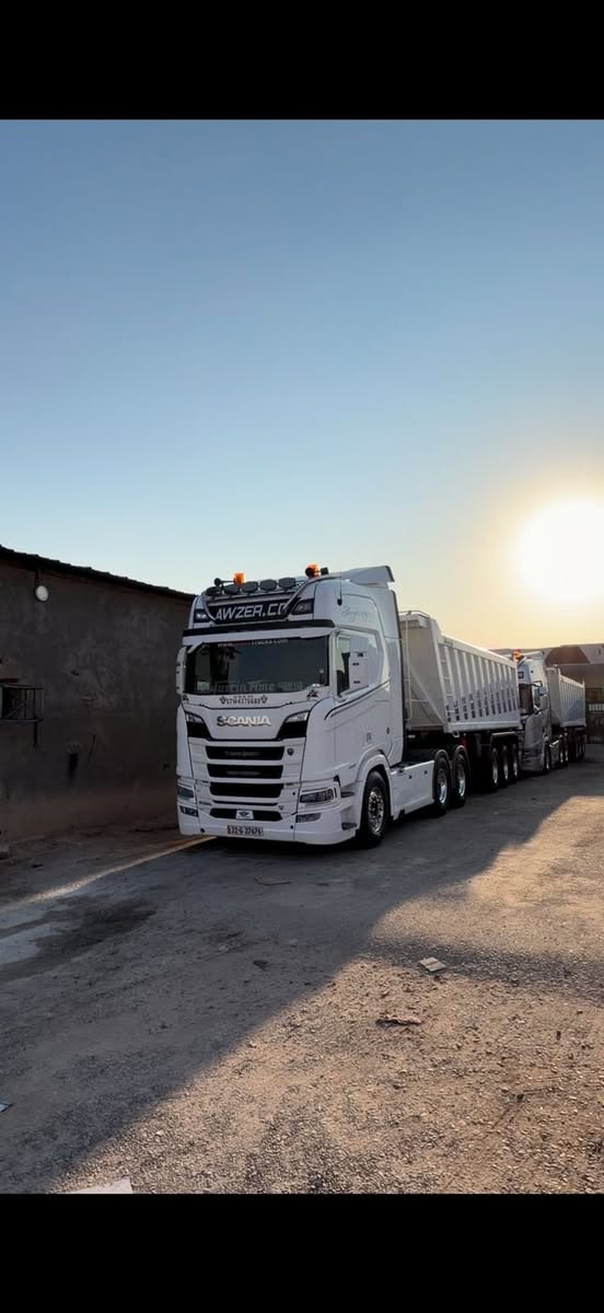 يا الله سكانيا سحال مزوج2018 فول مواصفات مكينة8v520 كامل راس وعربانة ماكنيسان مربوطة عليه قلاب رفع قمارة ريموت سبلت  خزن سيارة مفولة مواصفات *********** الاتصال بيع كاملةالسعر925$
