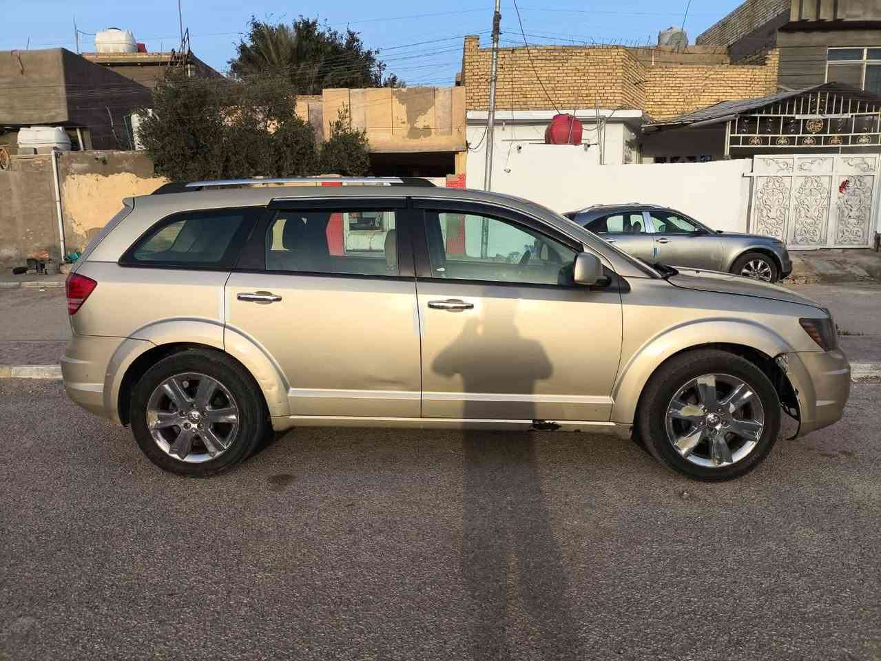 السلام عليكم للبيع دوج جورني 2010مكينه وكير كفاله حداديه امامي خلفي خير من الله كهربائيات جاهزه شاشه تاب ايباد تشغيل عن بعد بصمه باب وجنطه  بيها كم قطعه صبغ رقم بغداد انكليزي تحويل مباشر السعر 95 وبيها مجال مكاني الكوت واسط ***********
