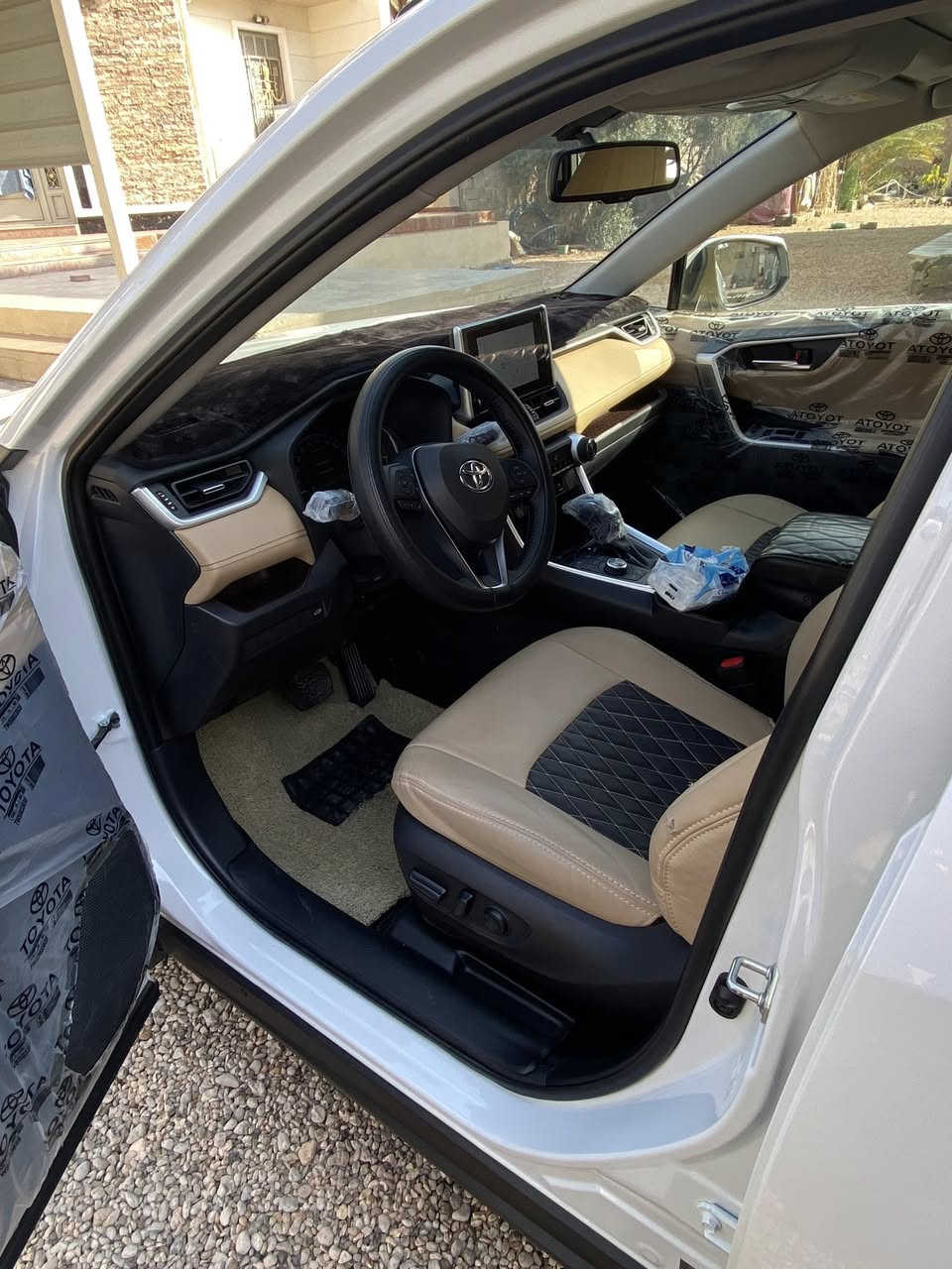 السلام عليكم راف فور موديل 2024شركة ساز ياباني أصلي اعلى فئه المواصفات معروفة
ماشيه 13000الف مكفوله كفاله عامه رقم اربيل بأسمي بعده بضمان شركة إي استفسار الاتصال على الرقم ***********
