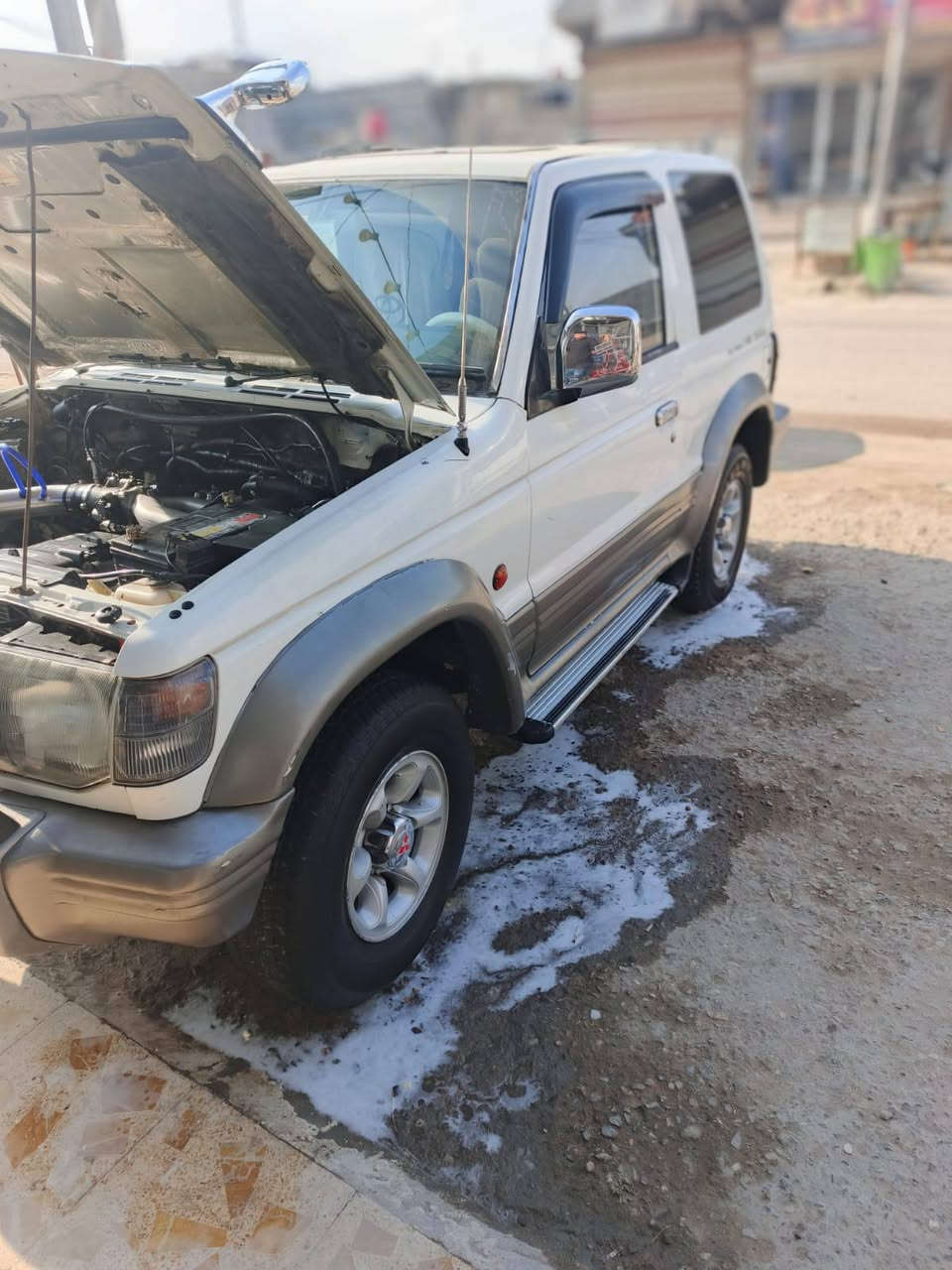 سلام عليكم باجيرو ربع تك باب موديل 1995 السياره بلاديه مكينه فيفيتي 2500 مكينه خير من الله رقم بغداد عندي وكاله عامه شرط التحويل    (العنوان البصره ابو لخصيب حمدان) سعر 65 وبيه مجال *********** ( مكلف بل نشر)
