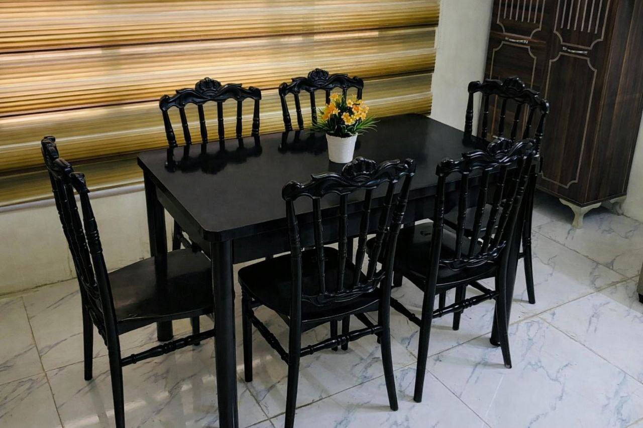 #ميز طعام ٦ كرسي
#ميز طعام ٤ كرس
سطح خشب ارجل حديد
كراسي عظم عاج
✨⭐️✨⭐️✨
قياس 
120*70 سم.


**إذا كنت صاحب هذا الإعلان وتريد حذفه لأي سبب، رجاءا أرسل رسالة إلى الدعم الفني**