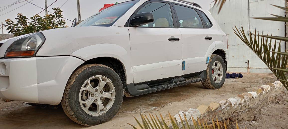 السلام عليكم 
توسان ٢٠٠٩ 
فور ويل مكينه ٦ سلندر ٢٧٠٠ 
مكفولة كفاله عامه 
رقم بغداد دولي باسمي سنويه لغاية ٢٠٣٠ هزه جديده
 تخم تاير جديد   السعر  ١٢٥ 
 وبيه مجال غير متواجد على النت تفاصيل أكثر اتصل  *********** مكان الديوانيه قضاء السدير
