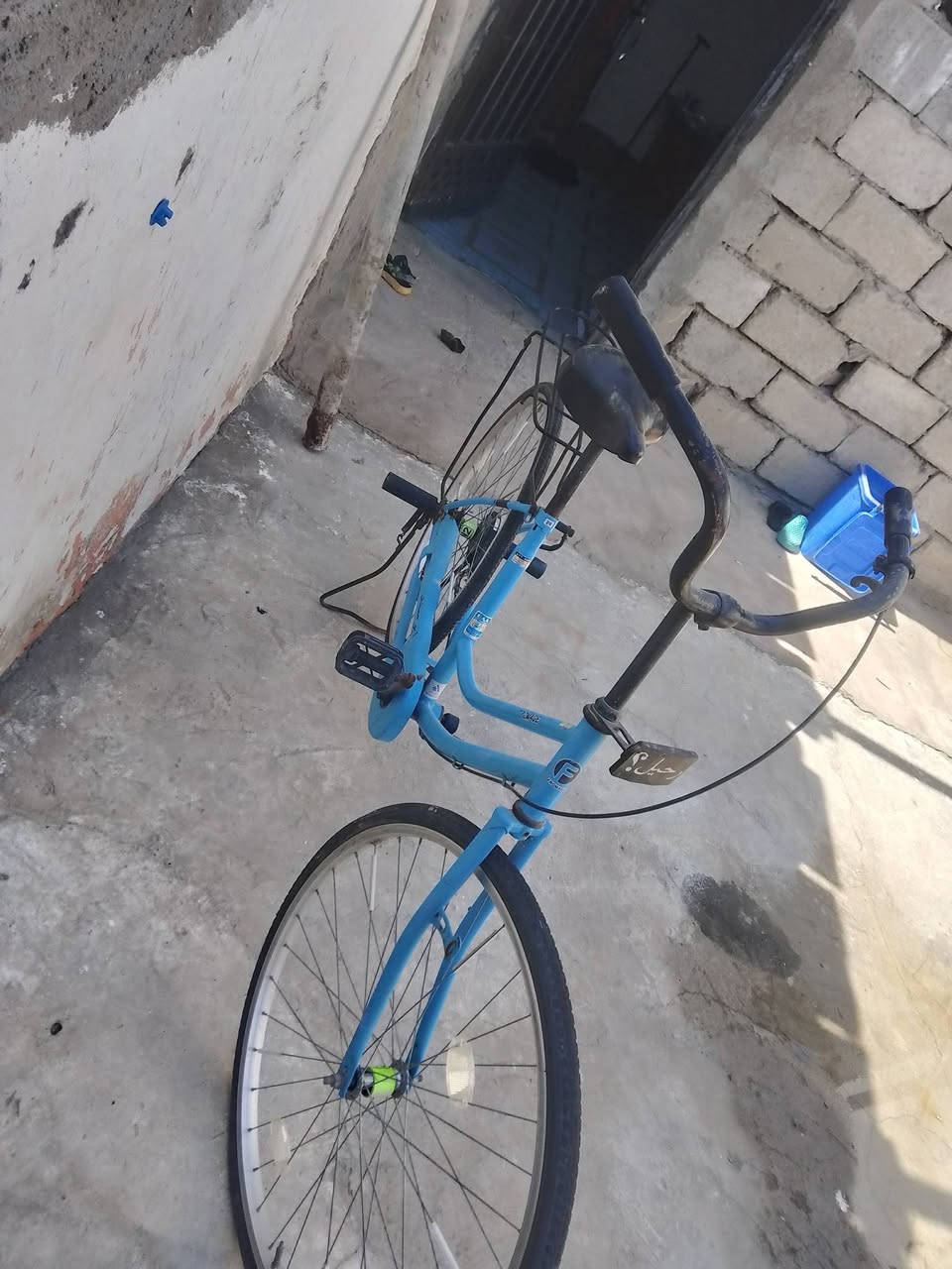سلام عليكم بايسكل 26 بلاد منزلينه حاويه ما ميتعمل سي قليل اقل من الشهر بايسكل نضيف حيل واريد ابيعه فلوسه اروح بيهن للزيارة انشاالله سعره 90وبي مجال ملاحصه يرادلة فقط تيوب وره ولباقي شغال ***********
