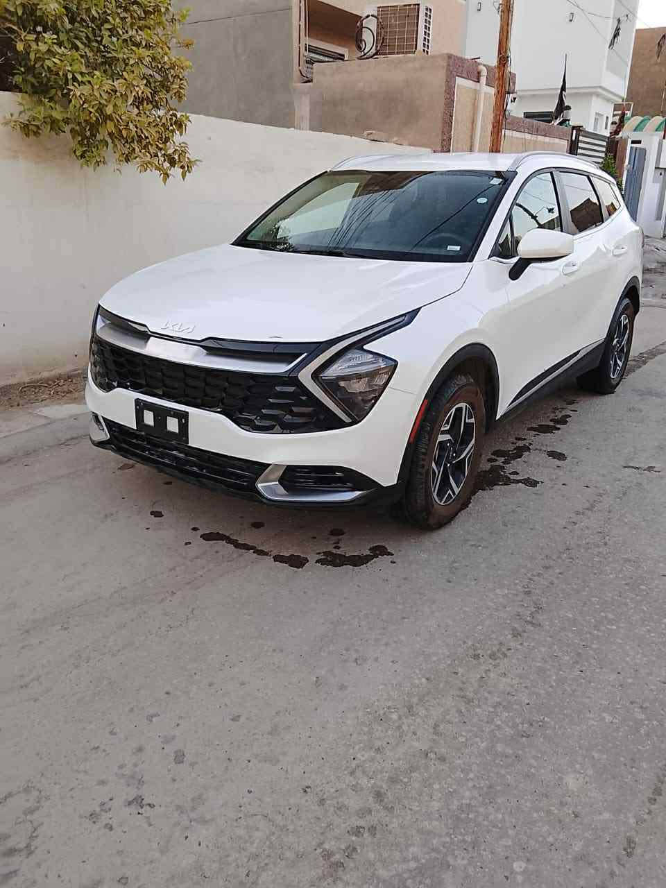 السلام عليكم كيا سبورتج 24 بدون لوحات 
ماشيه 26 سويج بدون أرباك 

صور الحادث موجوده بلمنشور بيه مكانات بارد 

مبدل بيها باب الصدر ودعاميه اماميه نفس ألون 

مواصفات عاديه سويج 

كشن تتفلئ

شاشة جبير

فور ويل

رادار امامي خلفي جانبية

سايد بريك بصمه 

ماشيه ٢٣ 

الاتصال الرقم)***********

السعر 182 وبيه مجال 

المكان بابل حلة, بابل
