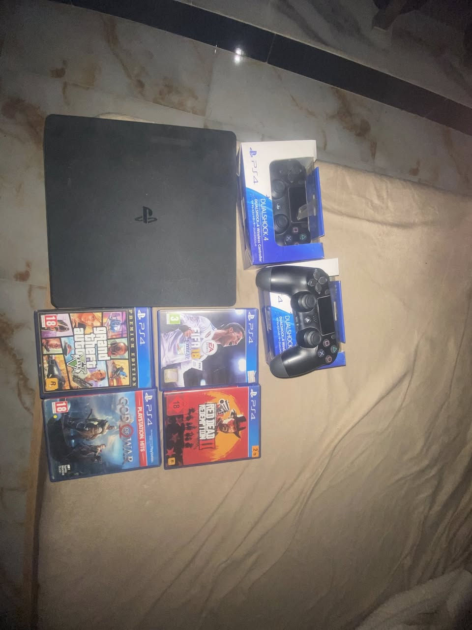 سلام عليكم ورحمه الله بلايستيشن 4 فات جديد استخدم شهر ، مع 5 أقراص ألعاب، يدات اثنين، الكرتونة موجوده قيم بما يرضي الله اريد سعر معقول رجاء جهاز مامفتوح كدامك نضافه 

مكان بغداد ماعندي توصيل انطيك مكان تجيني أجيك


**إذا كنت صاحب هذا الإعلان وتريد حذفه لأي سبب، رجاءا أرسل رسالة إلى الدعم الفني**